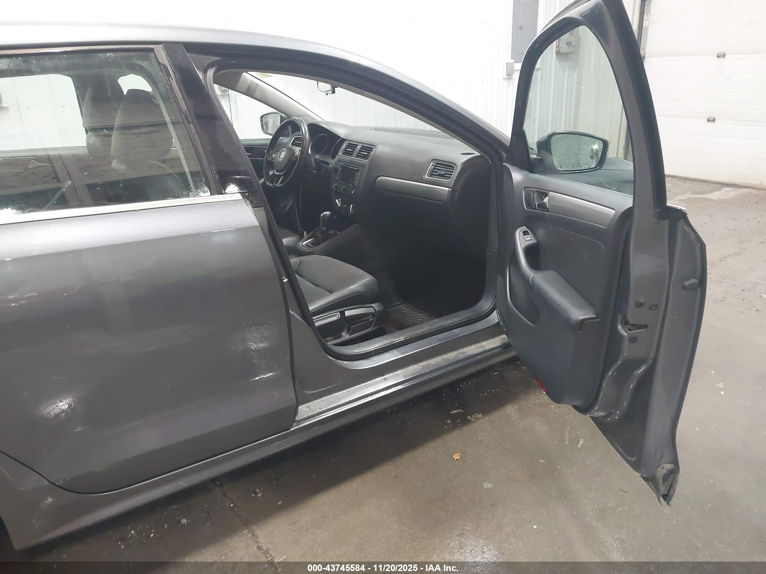 VOLKSWAGEN JETTA image 5