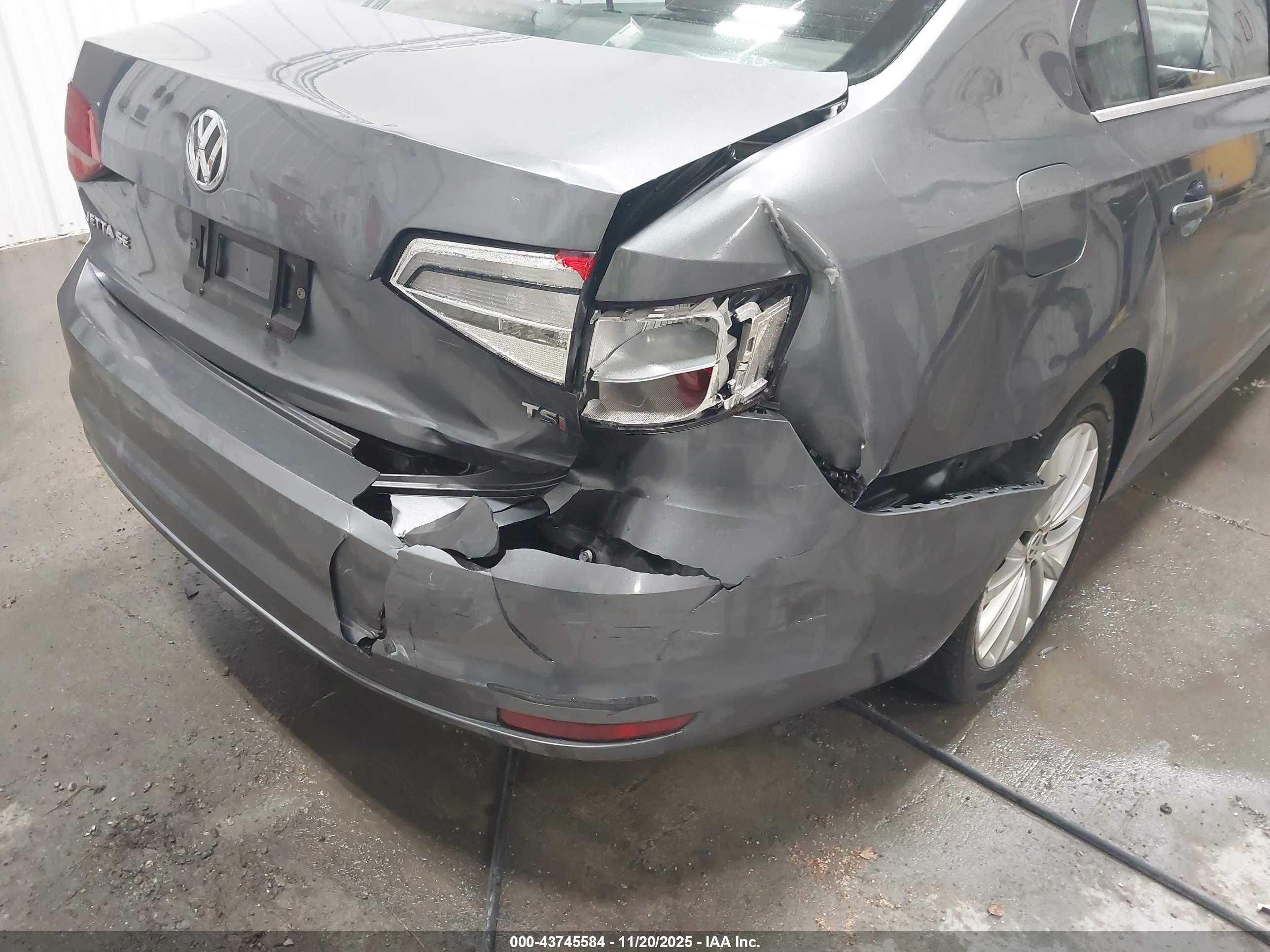 VOLKSWAGEN JETTA image 6