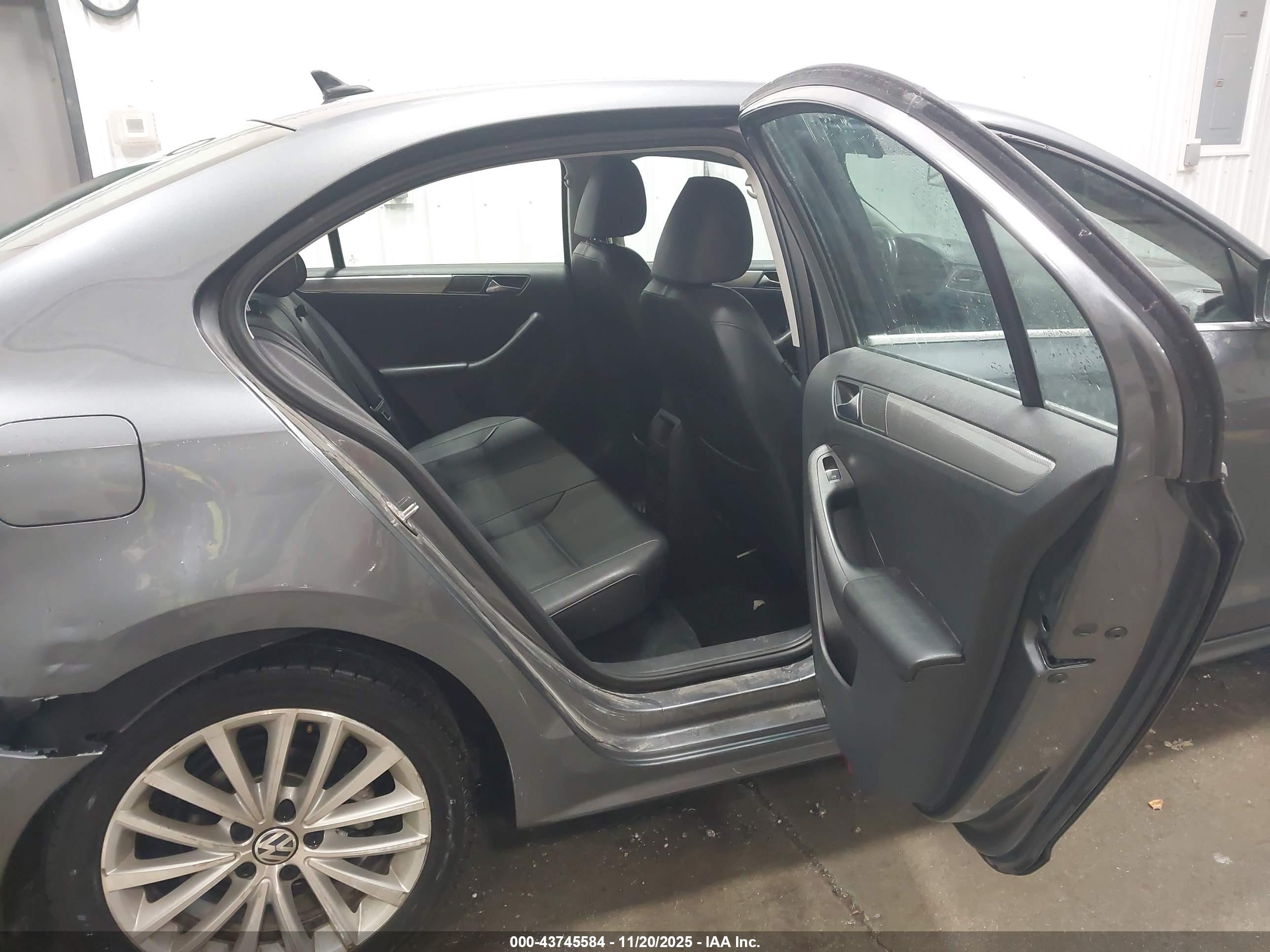 VOLKSWAGEN JETTA image 8