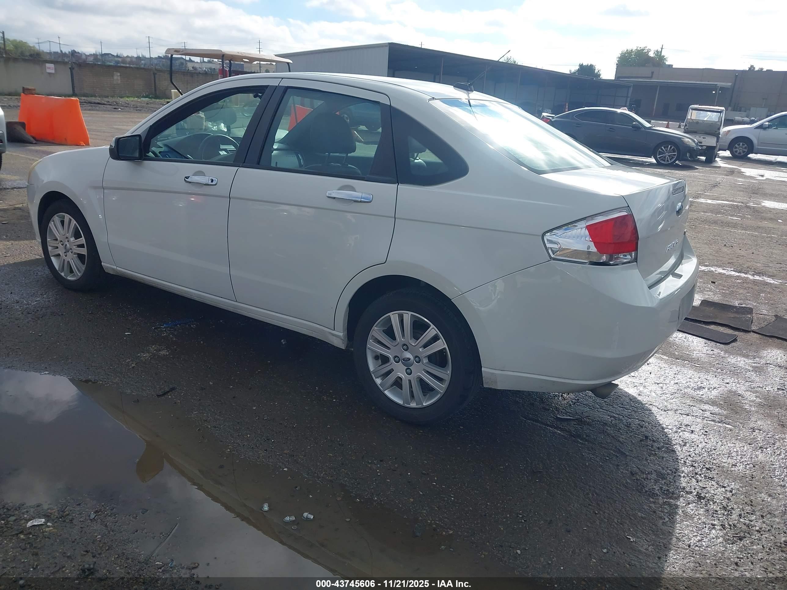 FORD FOCUS image 3