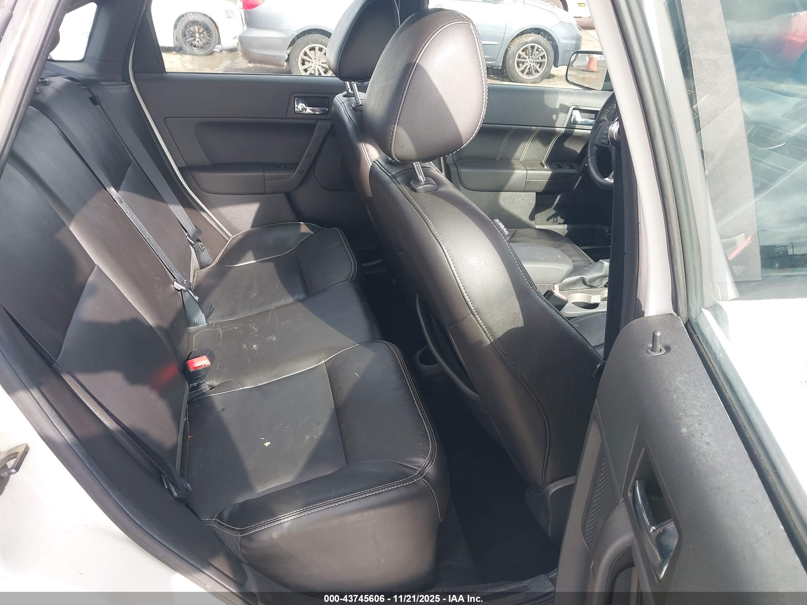 FORD FOCUS image 8