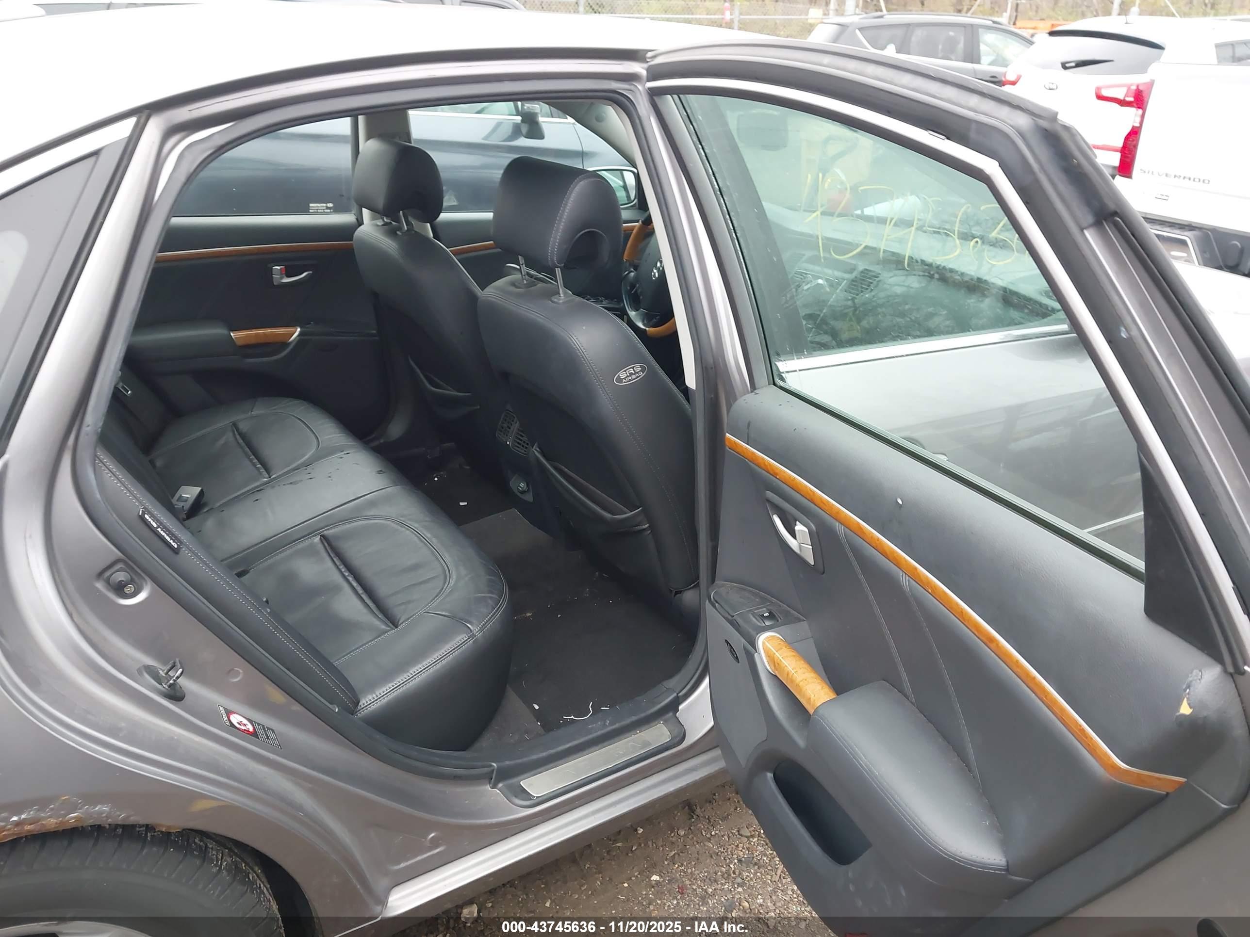 HYUNDAI AZERA image 8