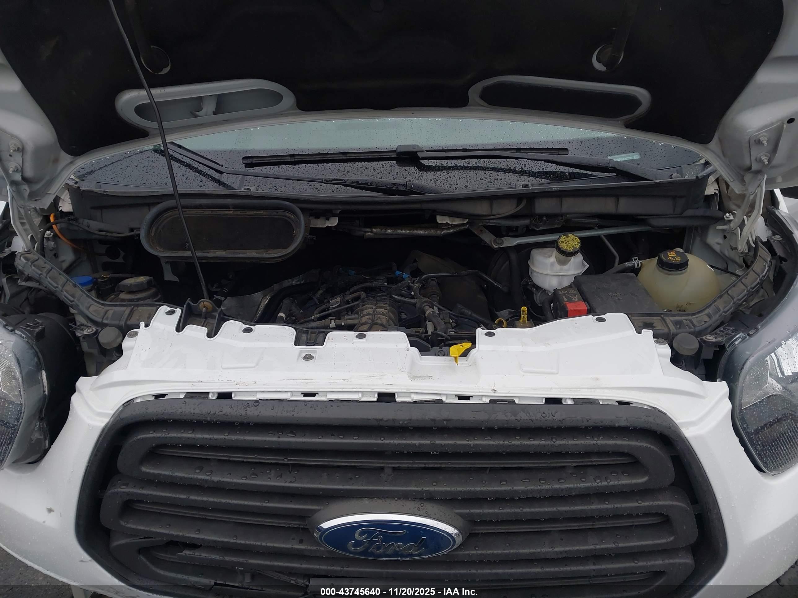 FORD TRANSIT-350 image 10