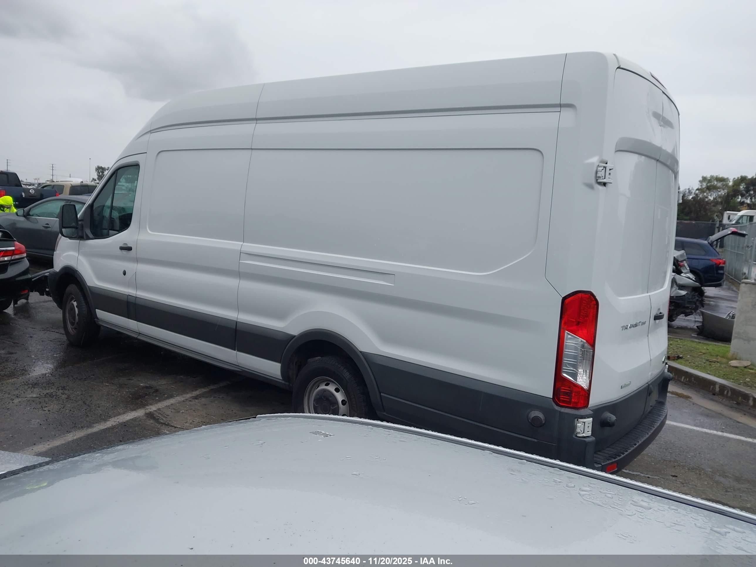 FORD TRANSIT-350 image 3