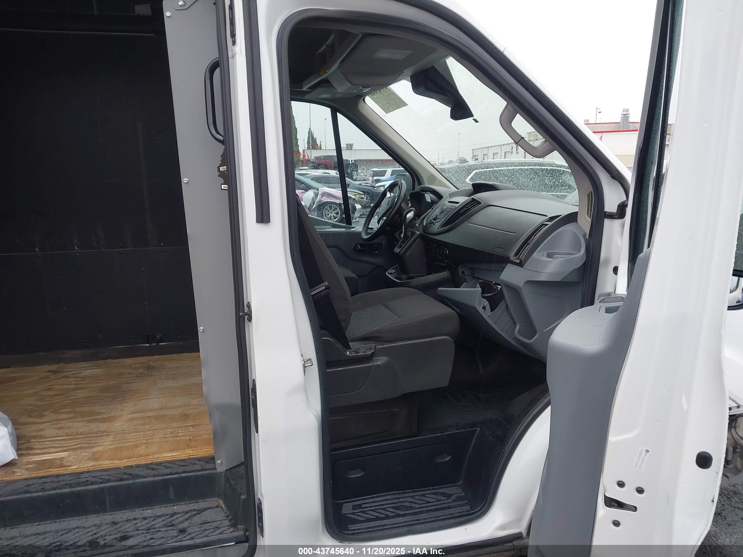 FORD TRANSIT-350 image 5