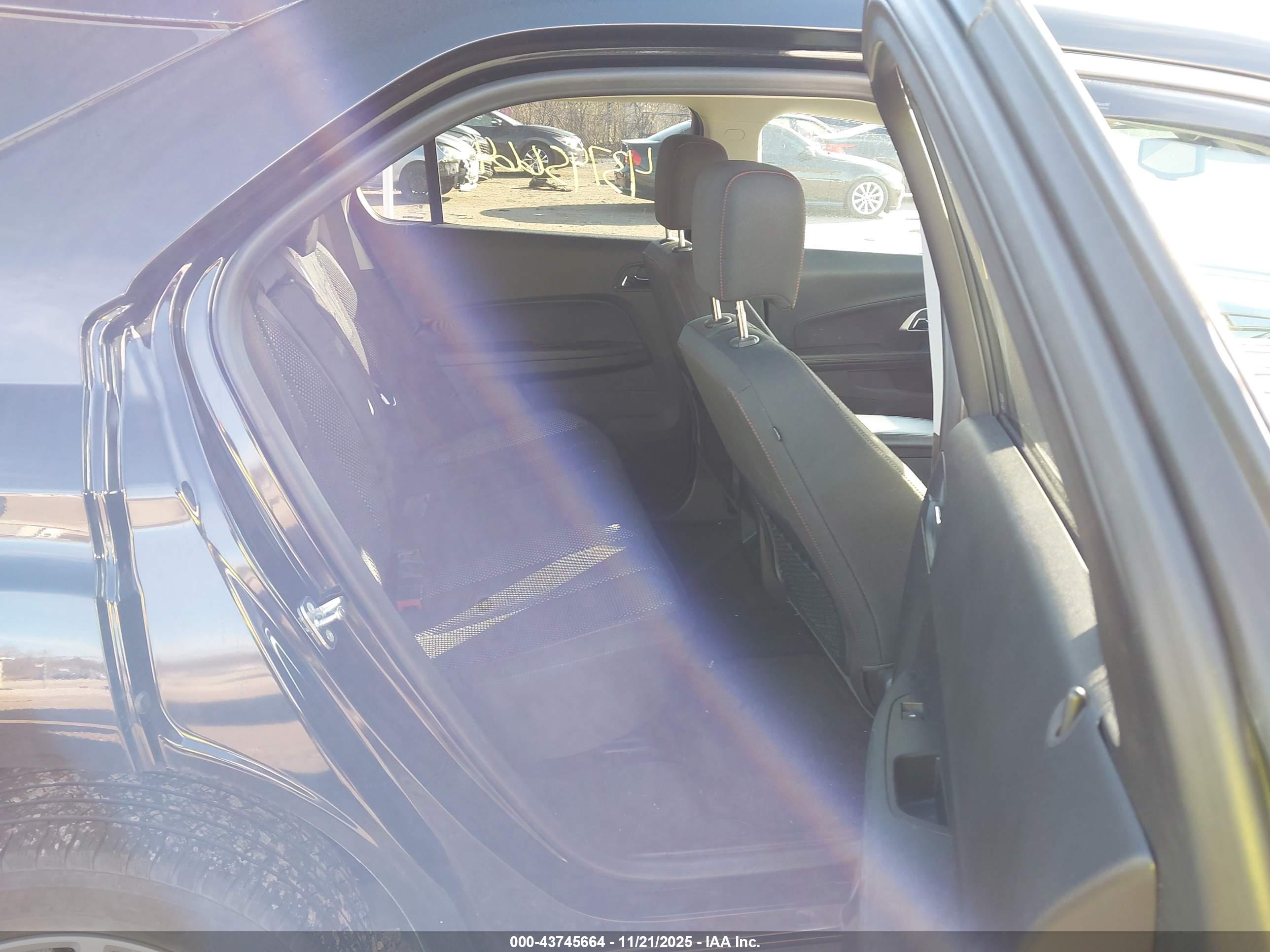 CHEVROLET EQUINOX image 8