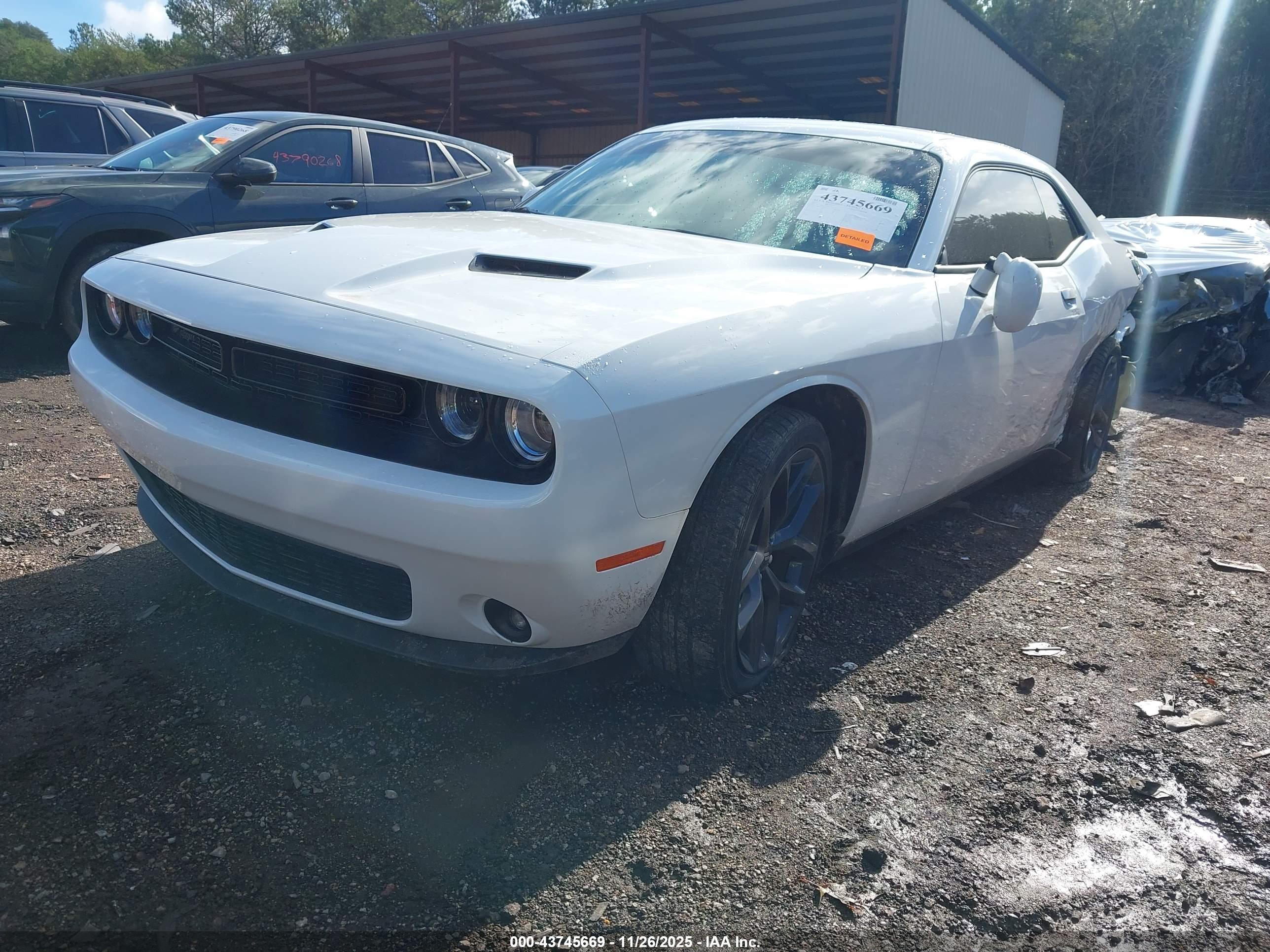 DODGE CHALLENGER image 2