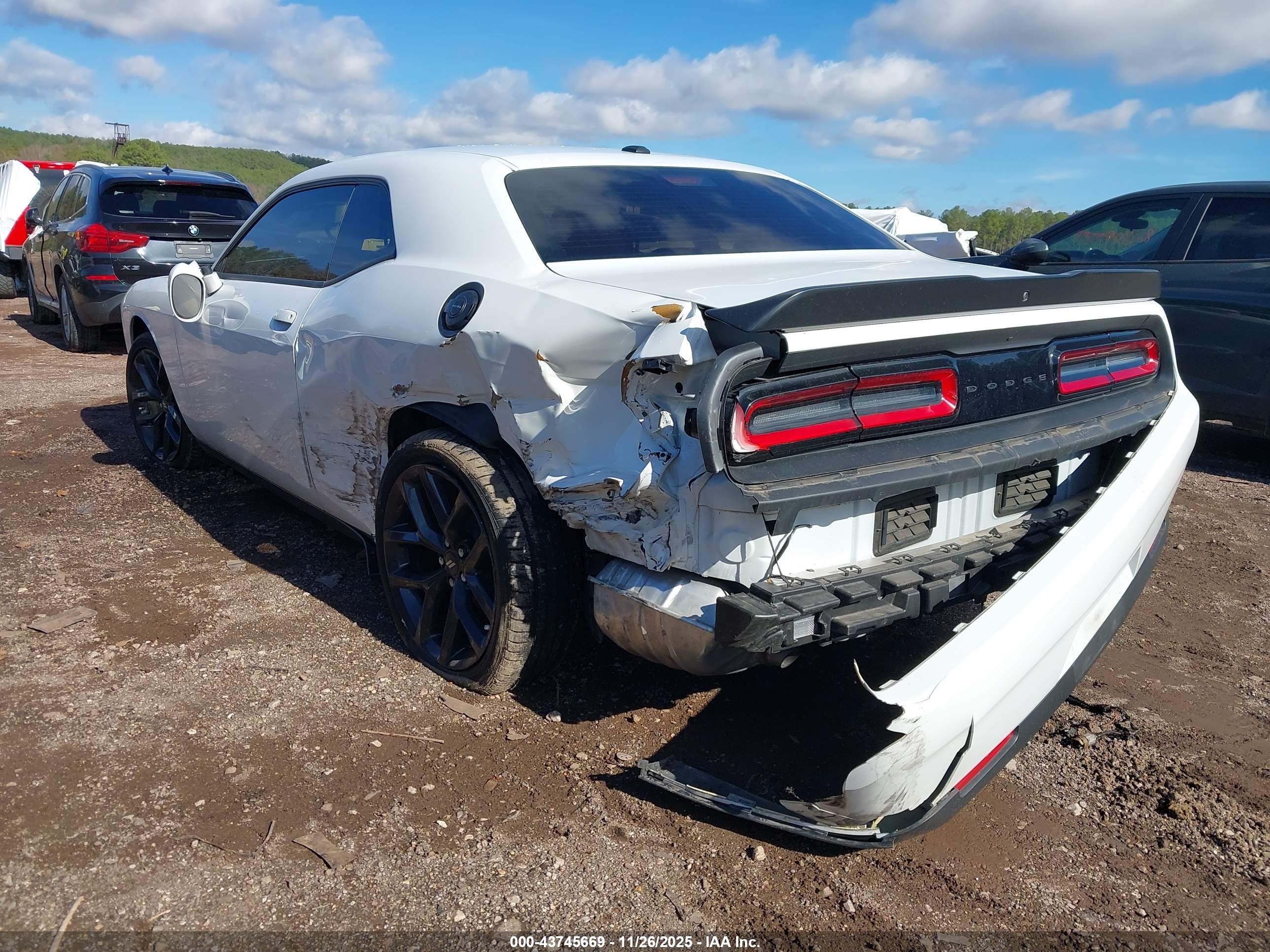 DODGE CHALLENGER image 3