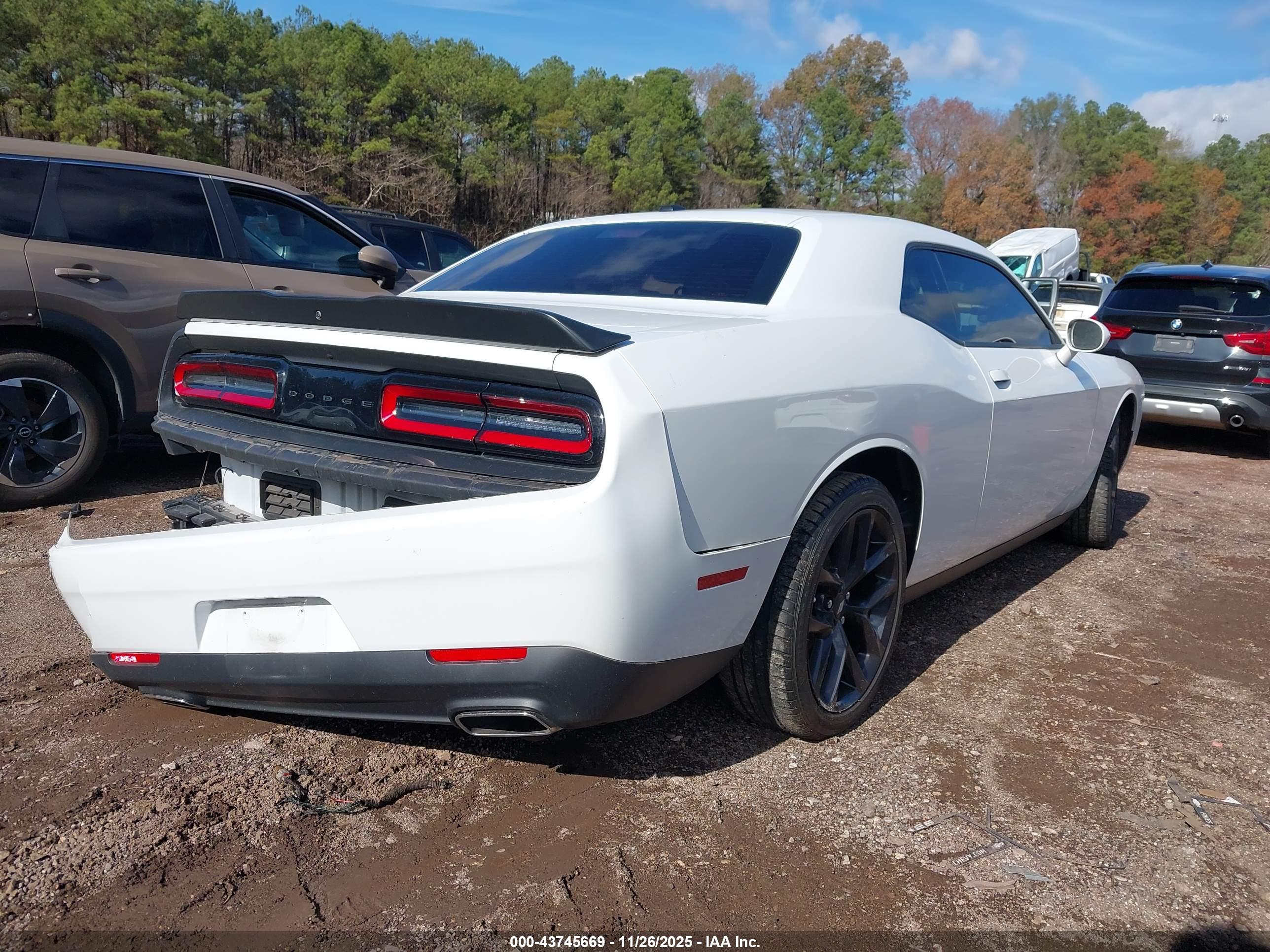 DODGE CHALLENGER image 4