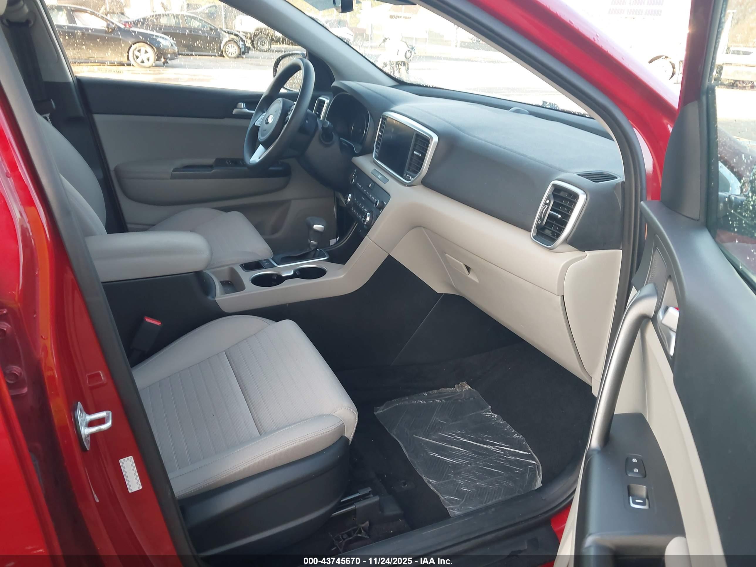 KIA SPORTAGE image 5