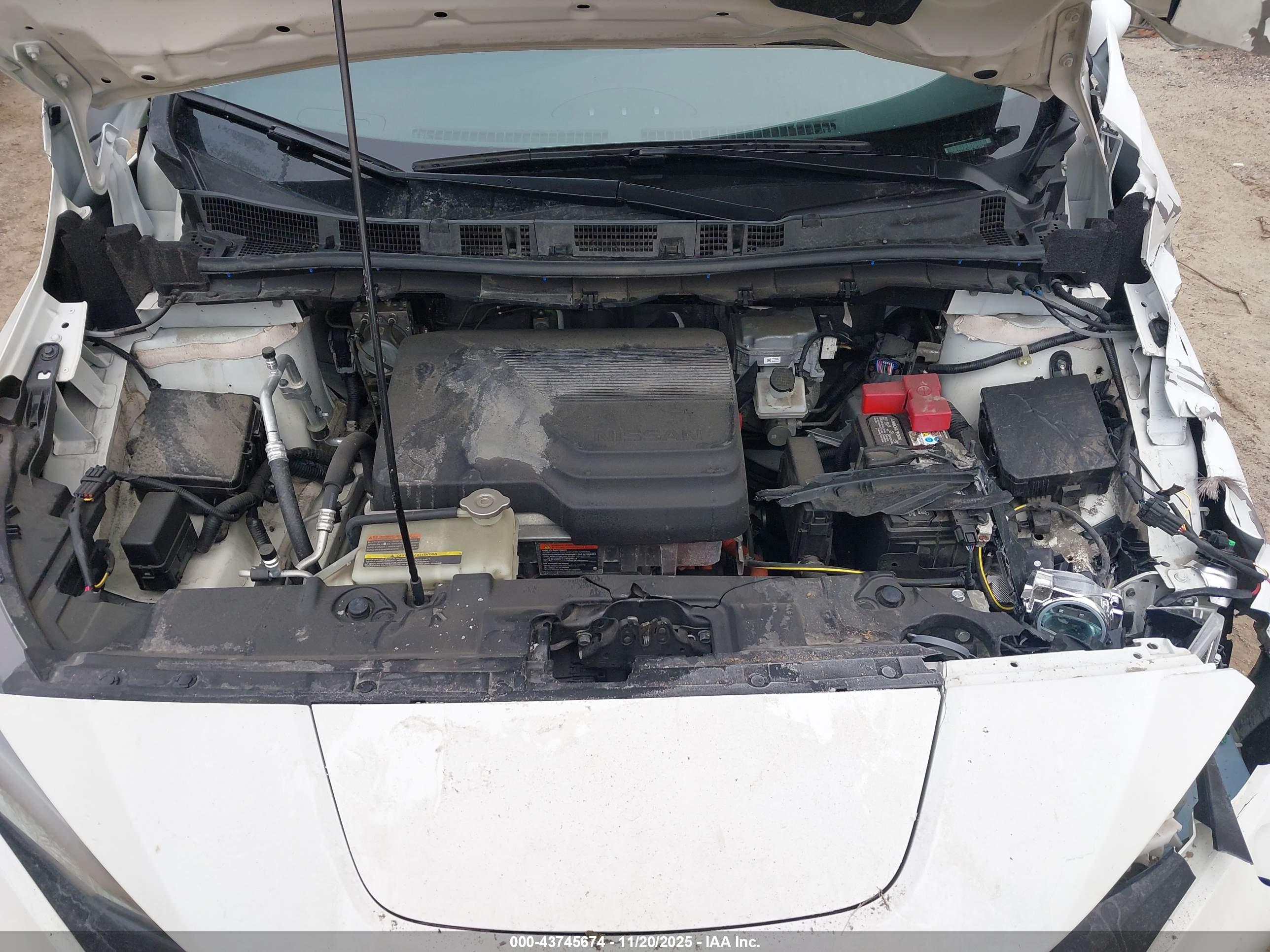 NISSAN LEAF image 10