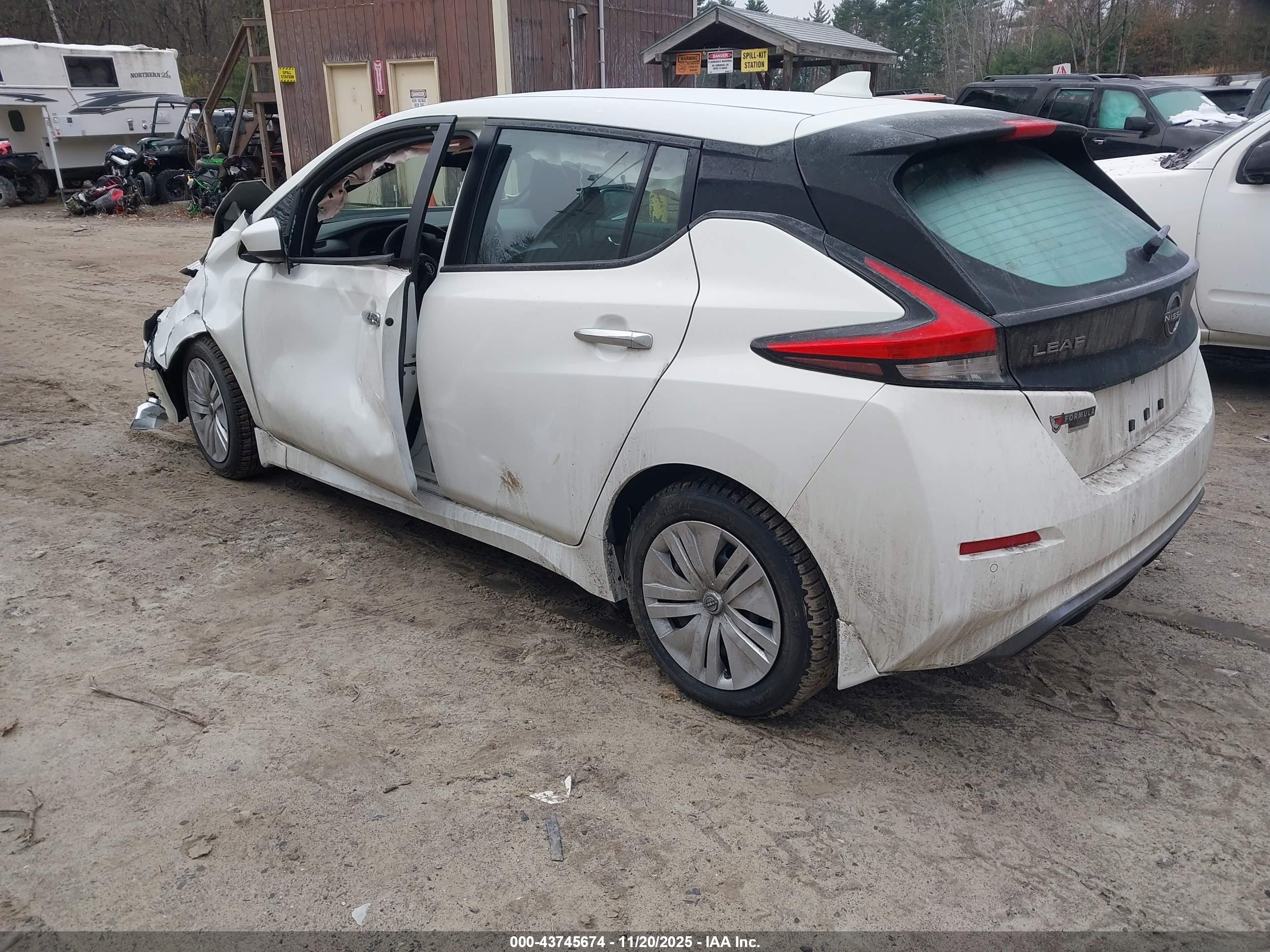 NISSAN LEAF image 3