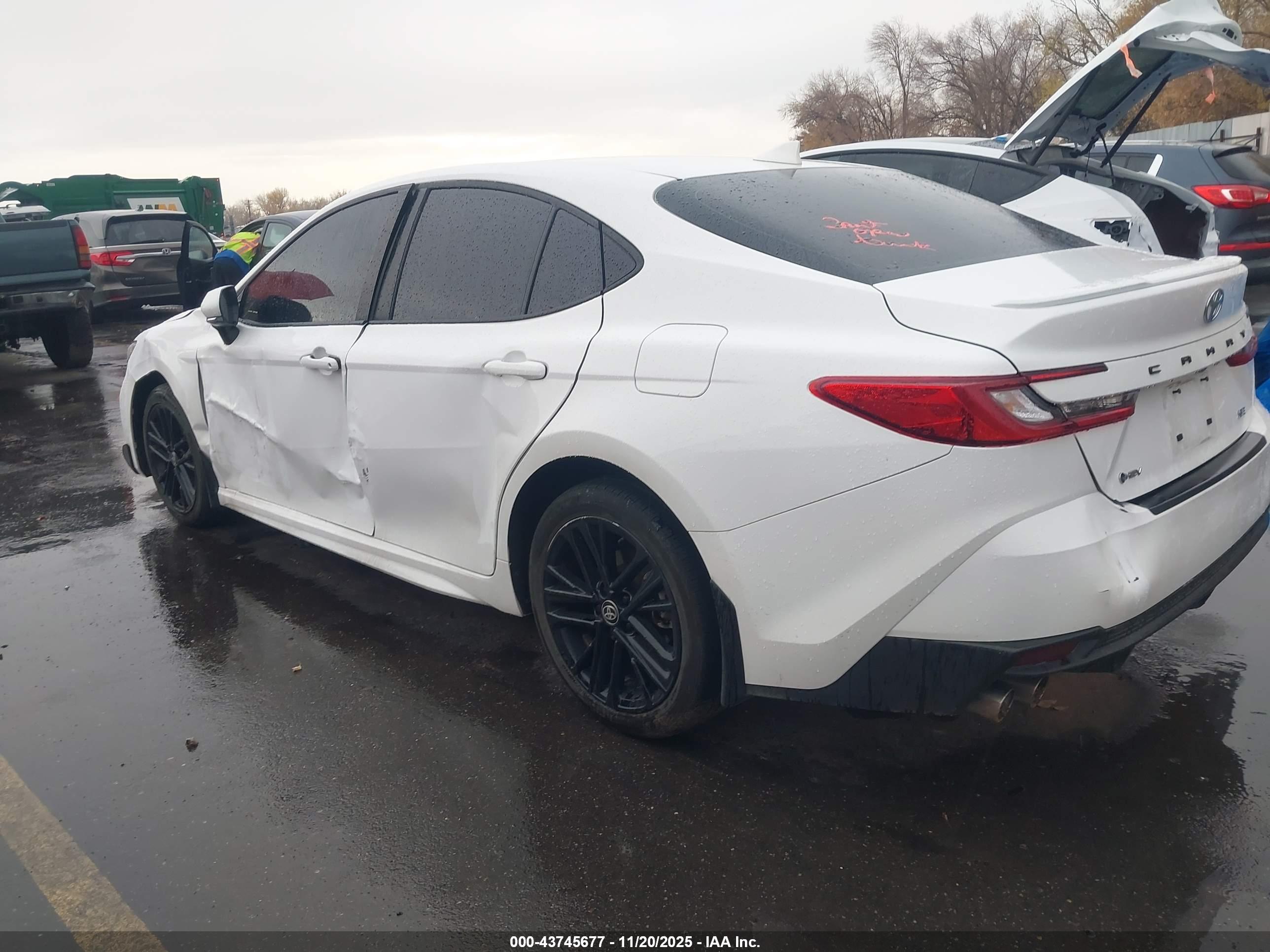 TOYOTA CAMRY image 3