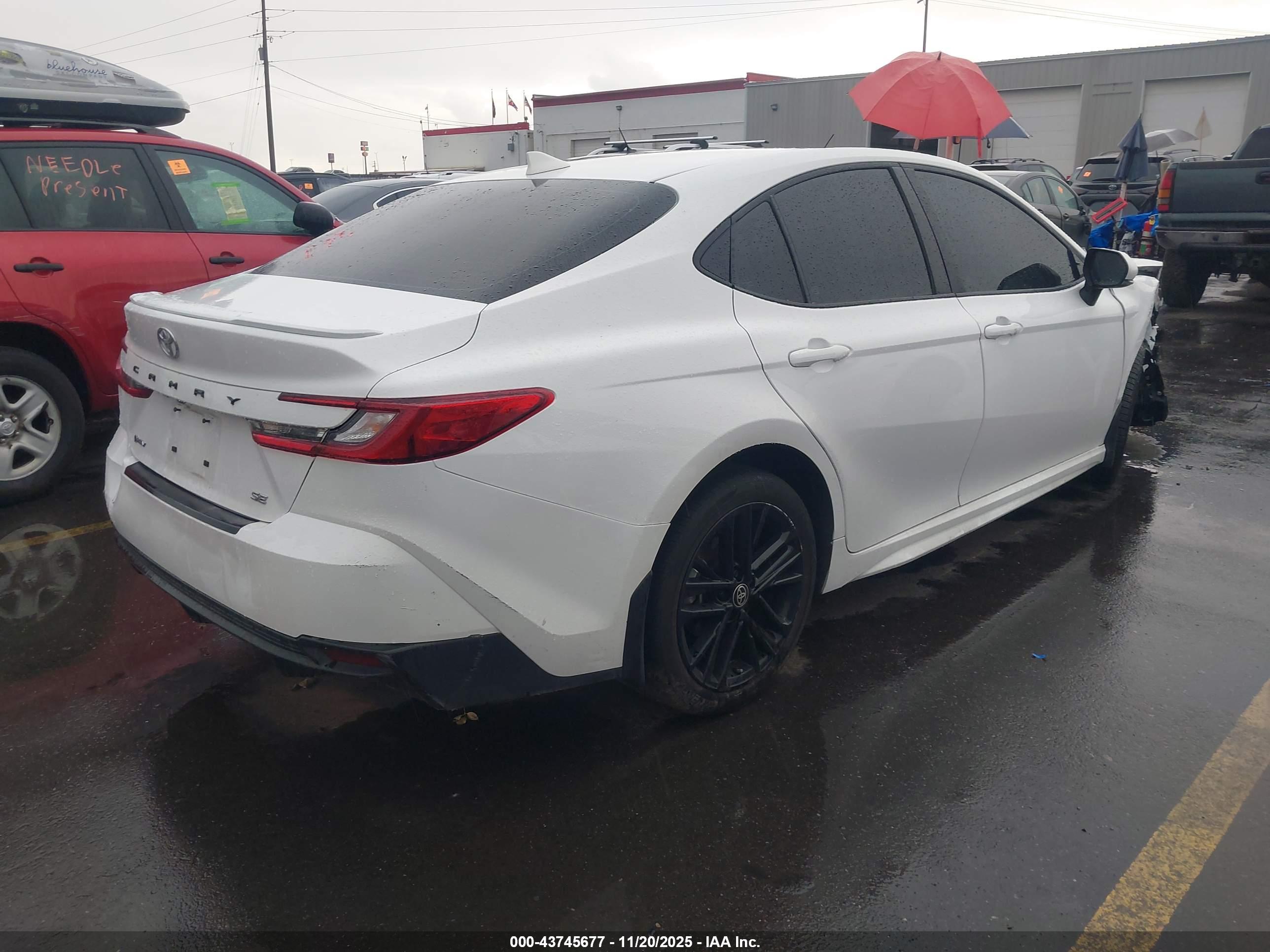 TOYOTA CAMRY image 4