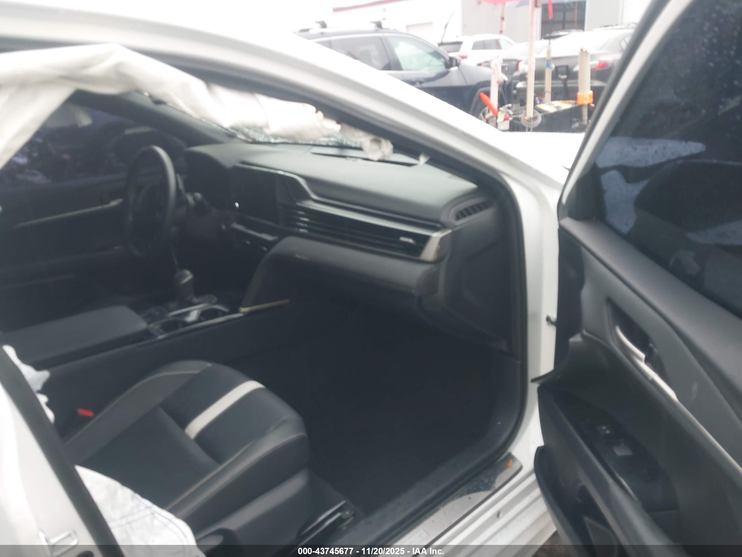 TOYOTA CAMRY image 5