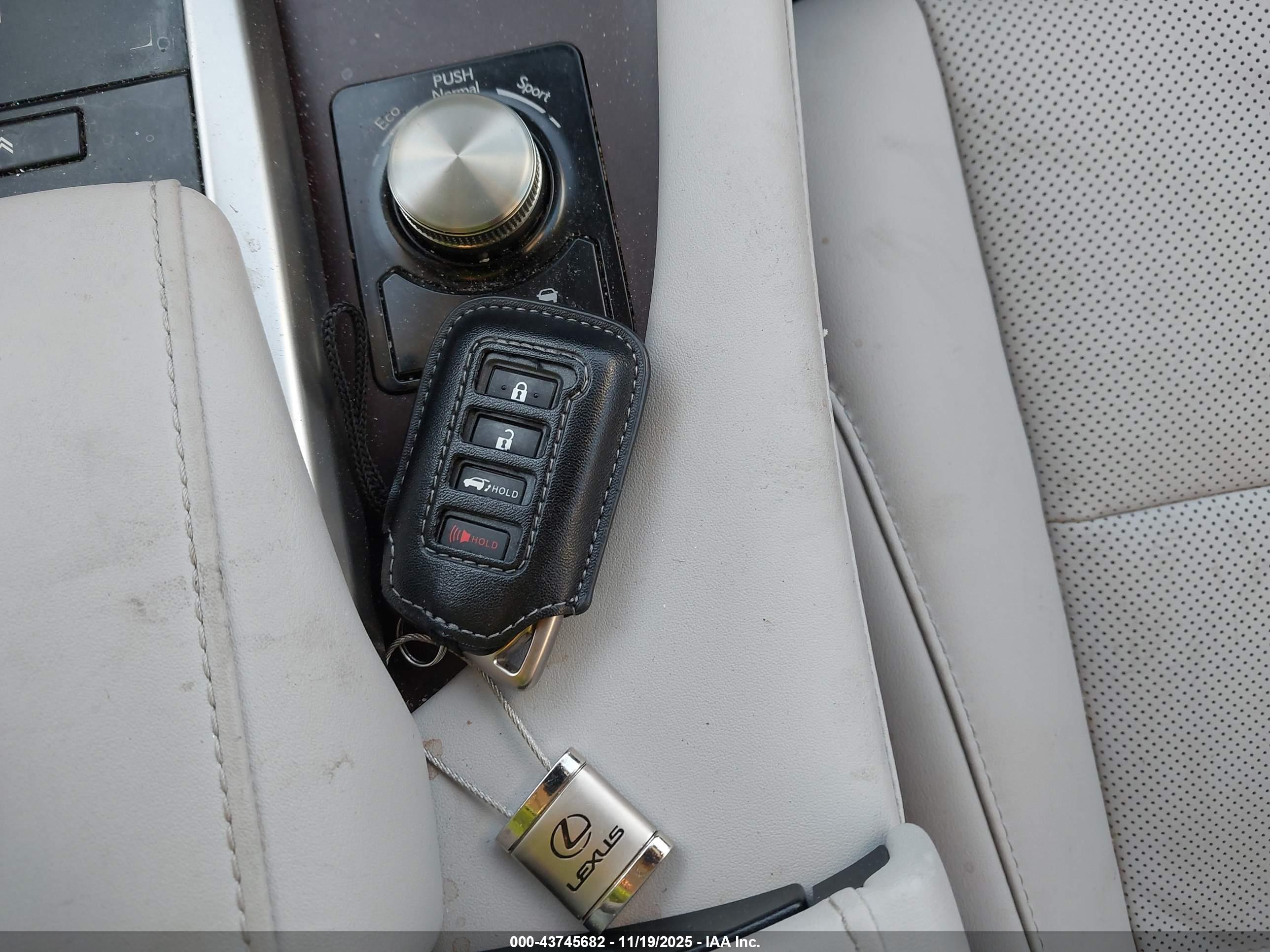 LEXUS RX image 11