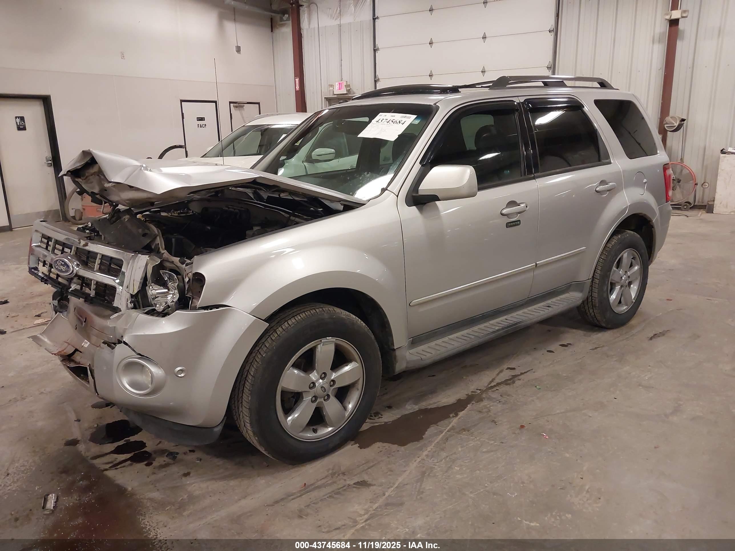 FORD ESCAPE image 2
