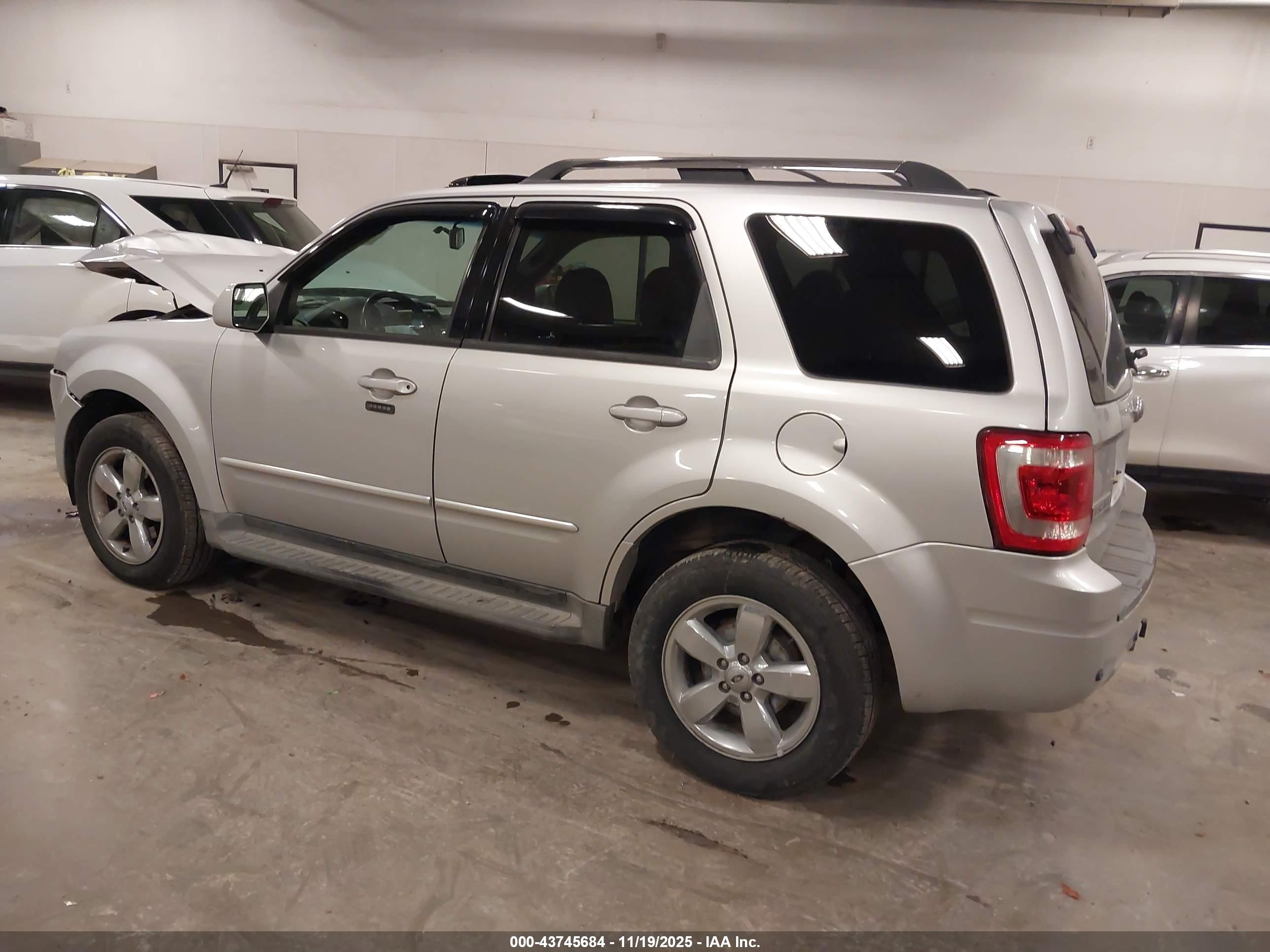 FORD ESCAPE image 3