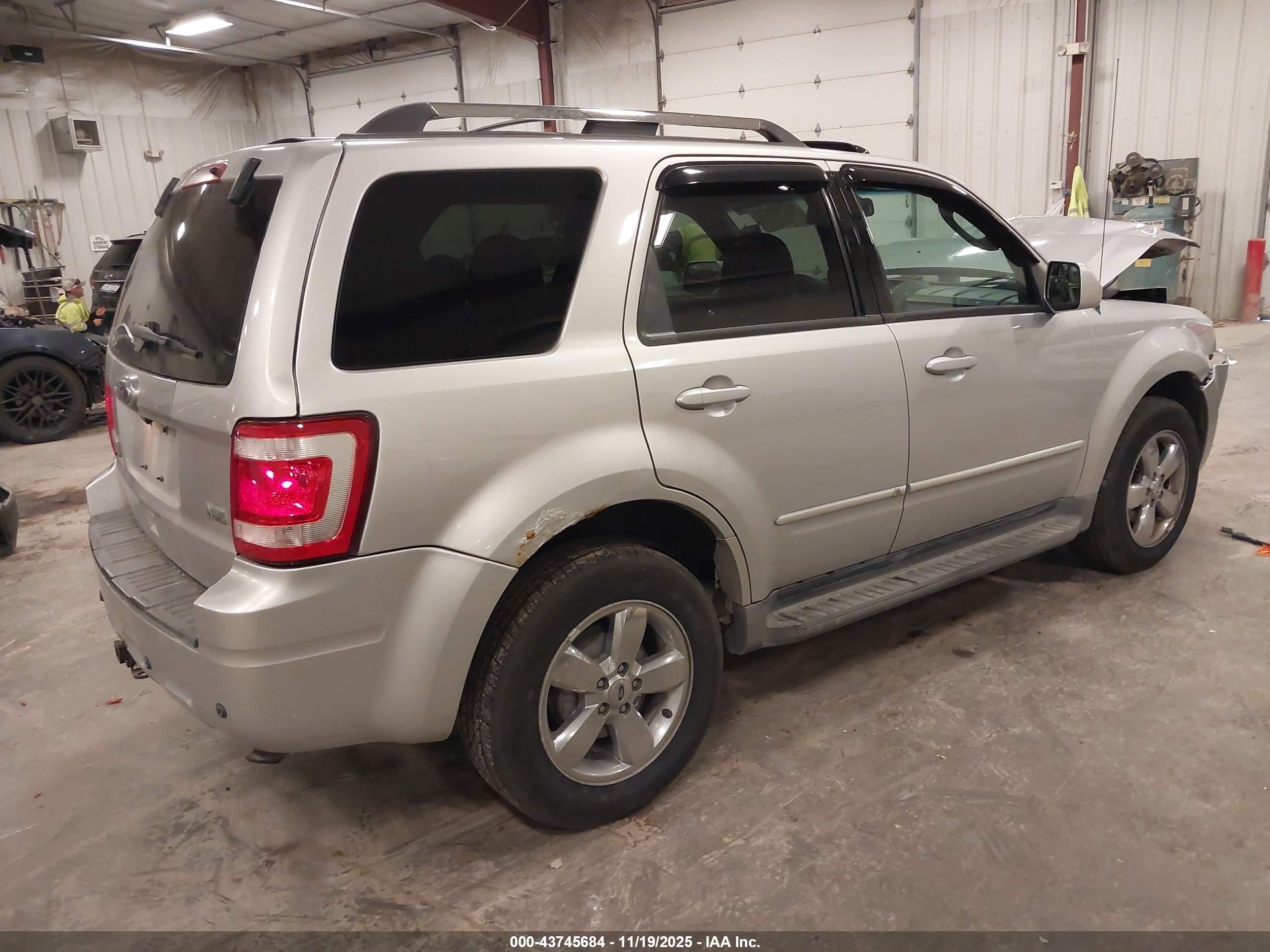 FORD ESCAPE image 4