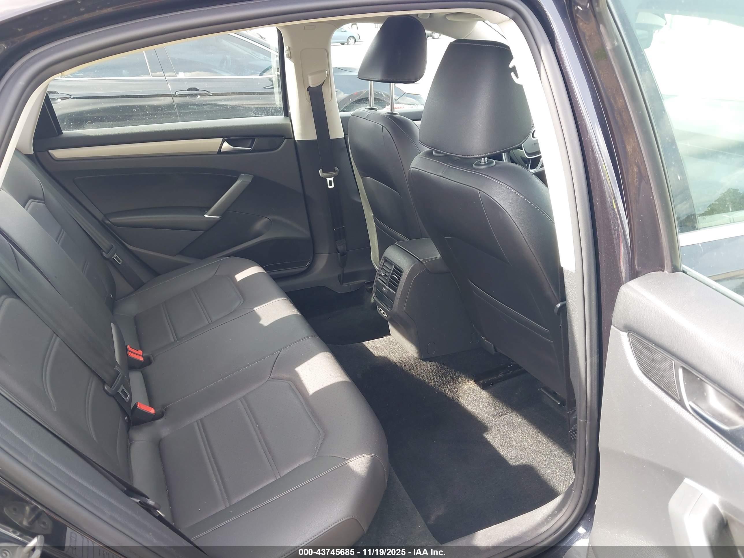 VOLKSWAGEN PASSAT image 8