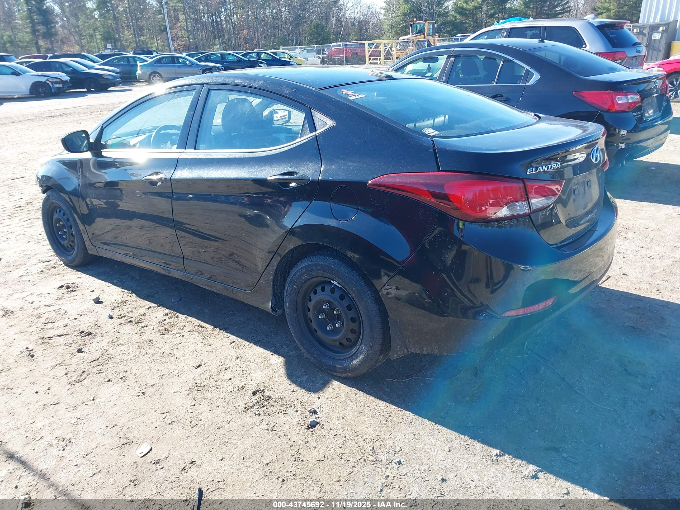 HYUNDAI ELANTRA image 3