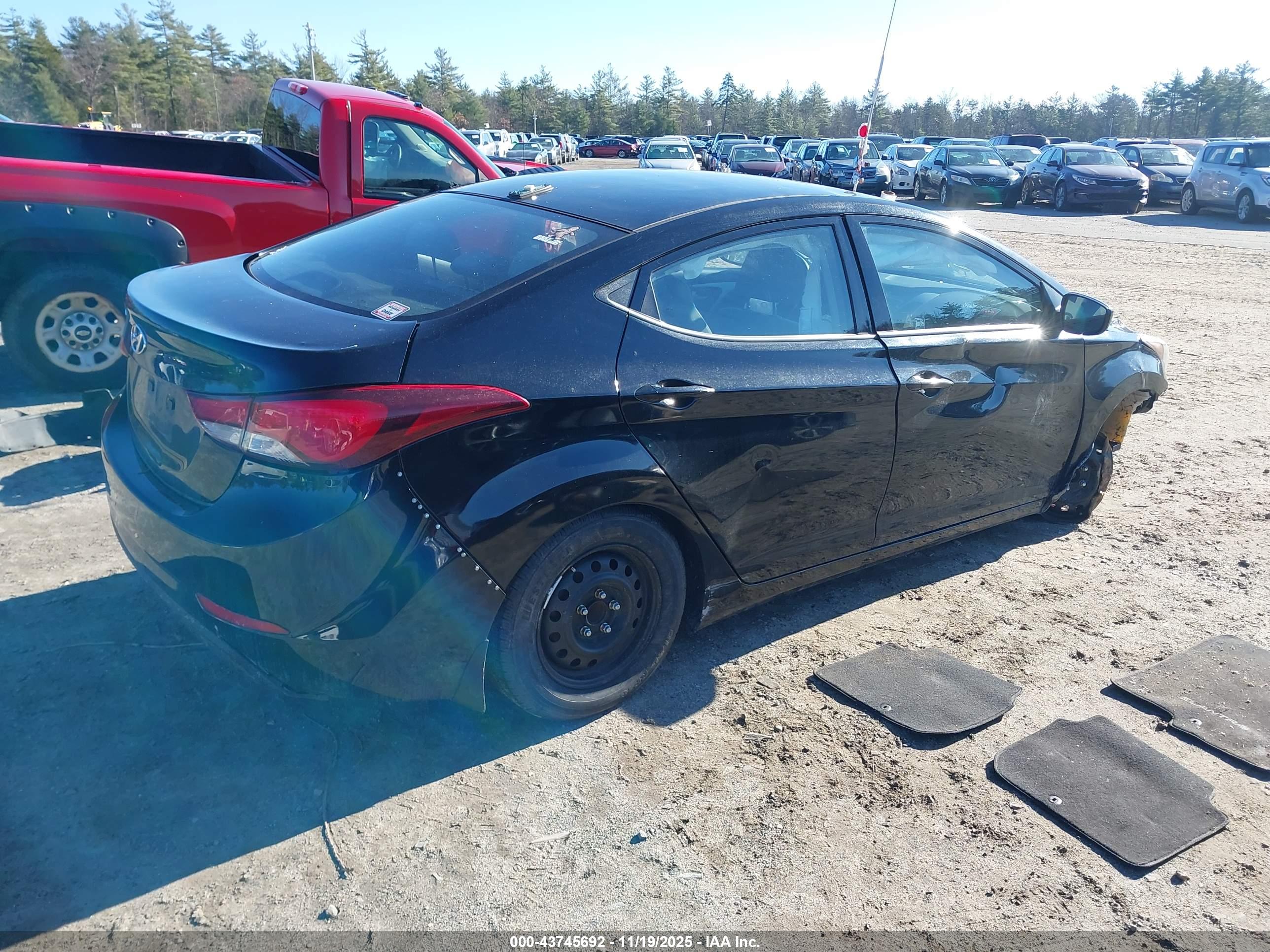 HYUNDAI ELANTRA image 4