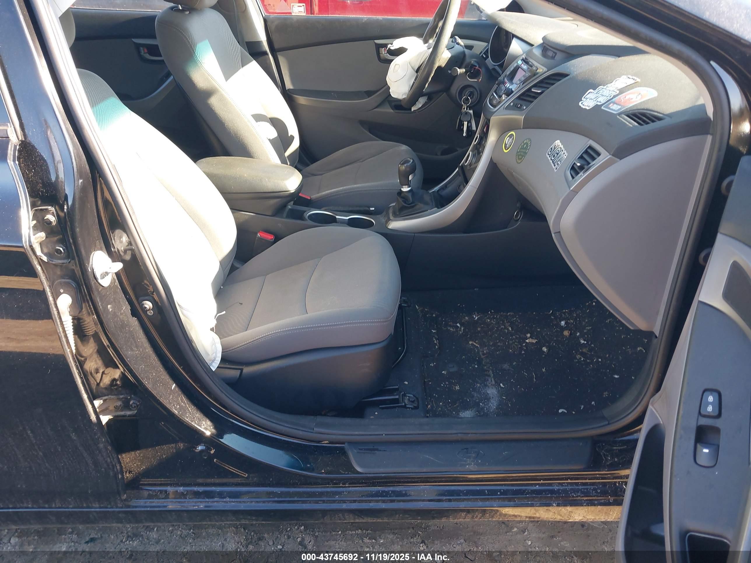 HYUNDAI ELANTRA image 5