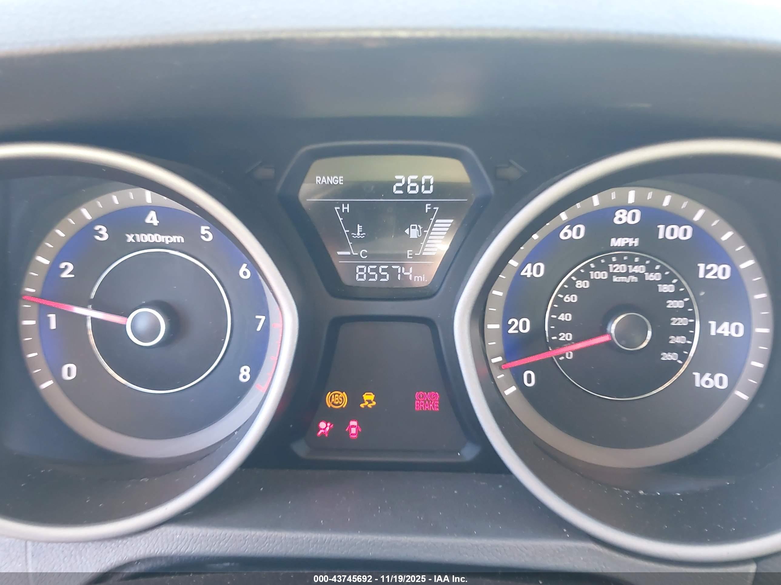 HYUNDAI ELANTRA image 7