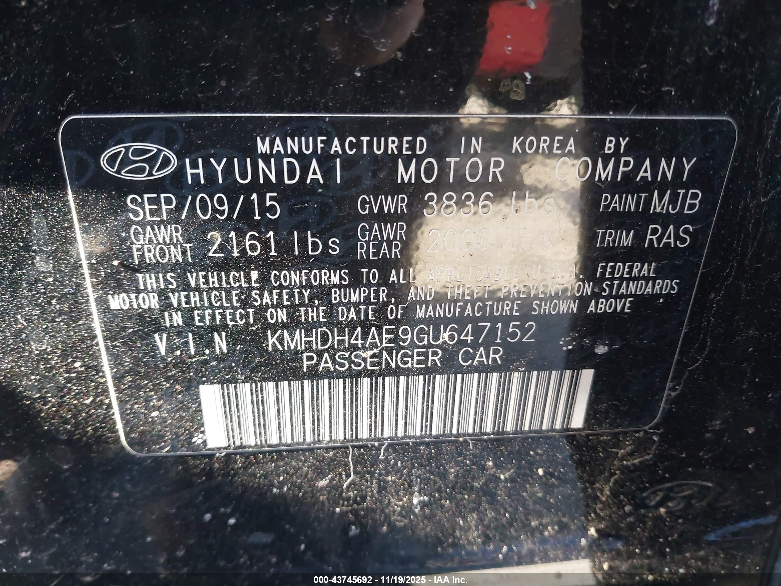 HYUNDAI ELANTRA image 9