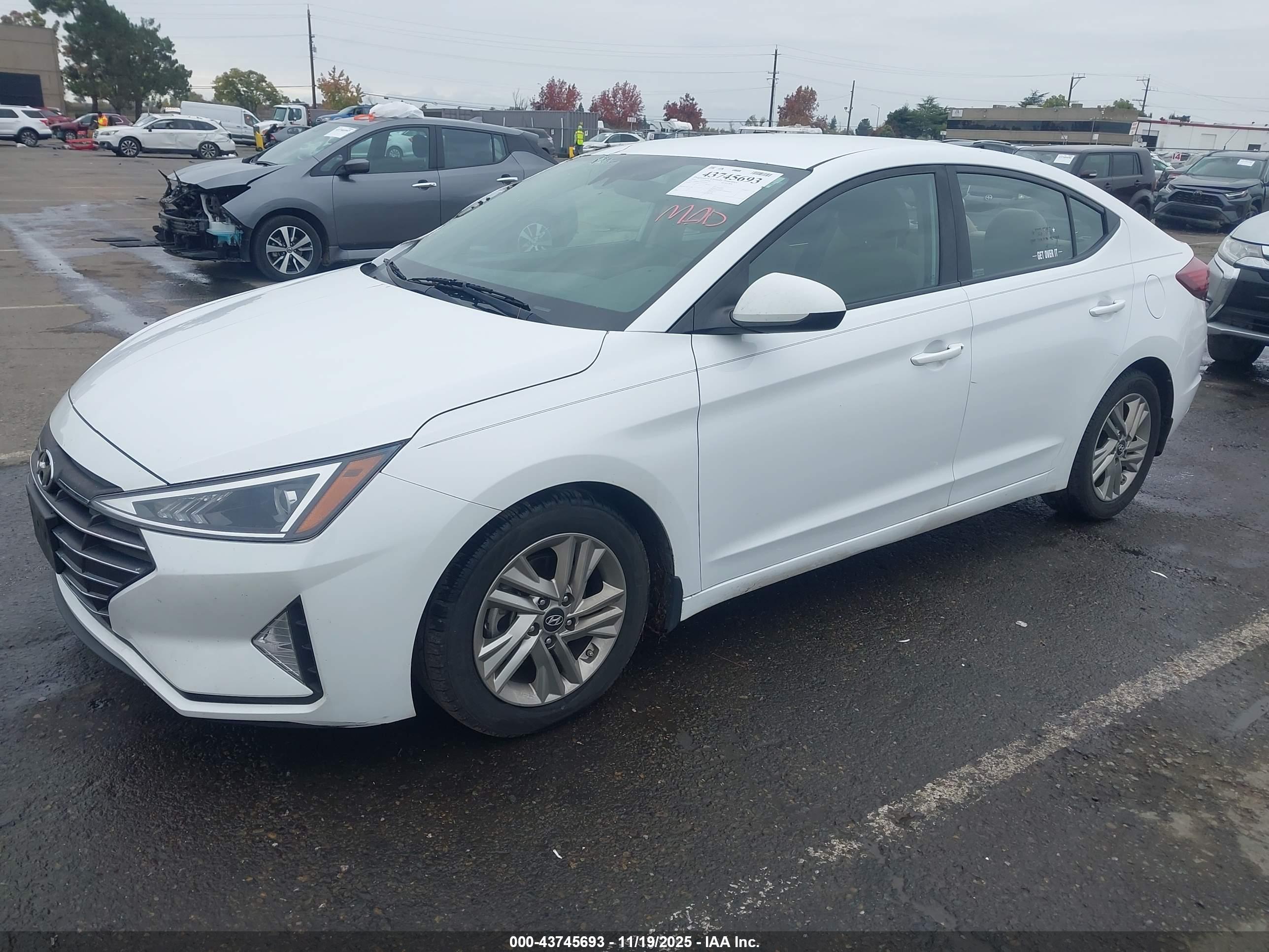 HYUNDAI ELANTRA image 2