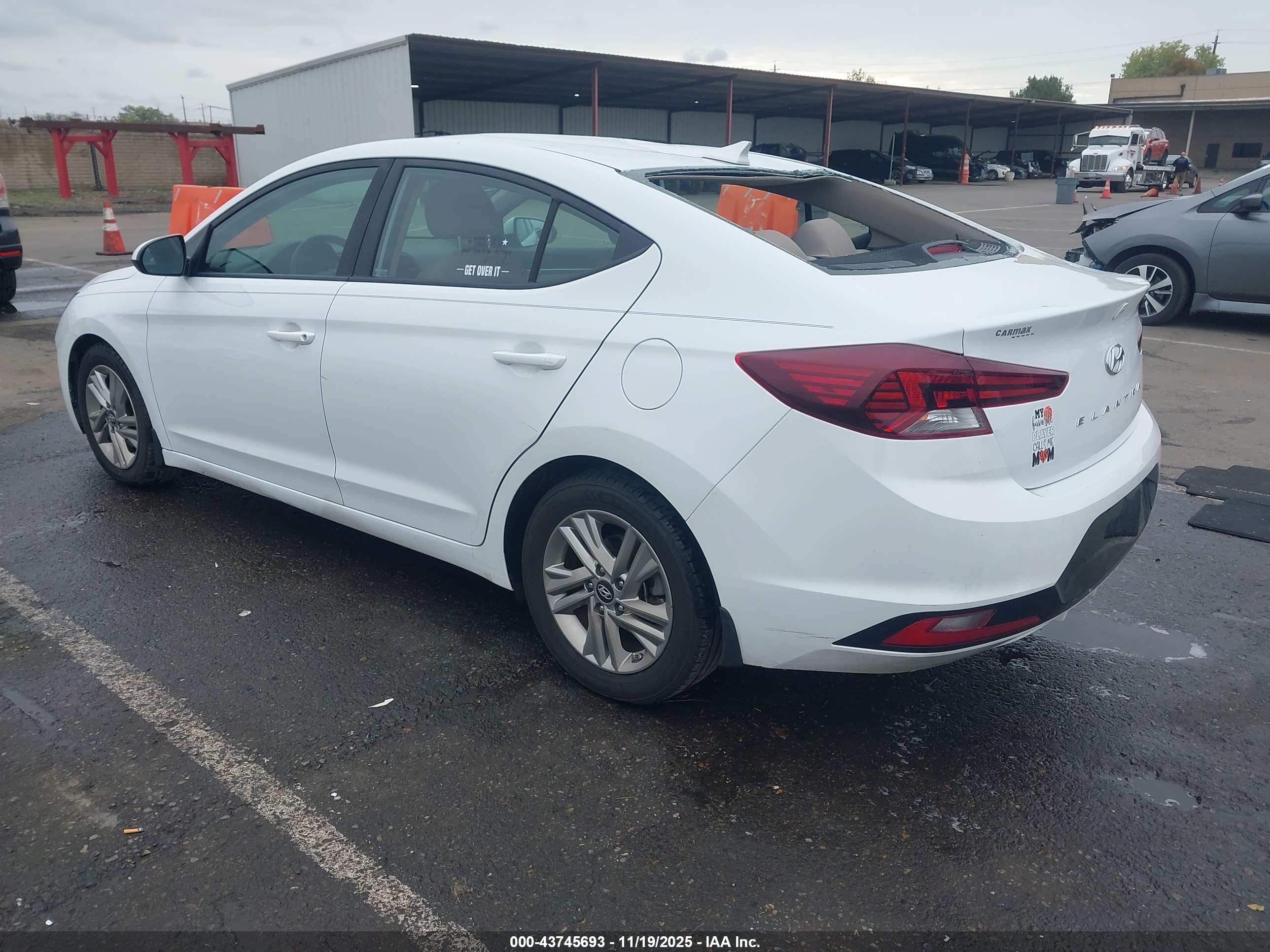 HYUNDAI ELANTRA image 3