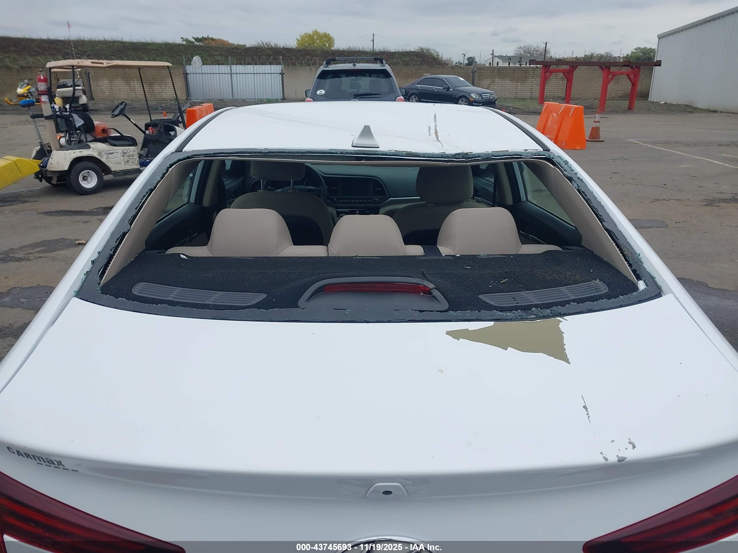 HYUNDAI ELANTRA image 6