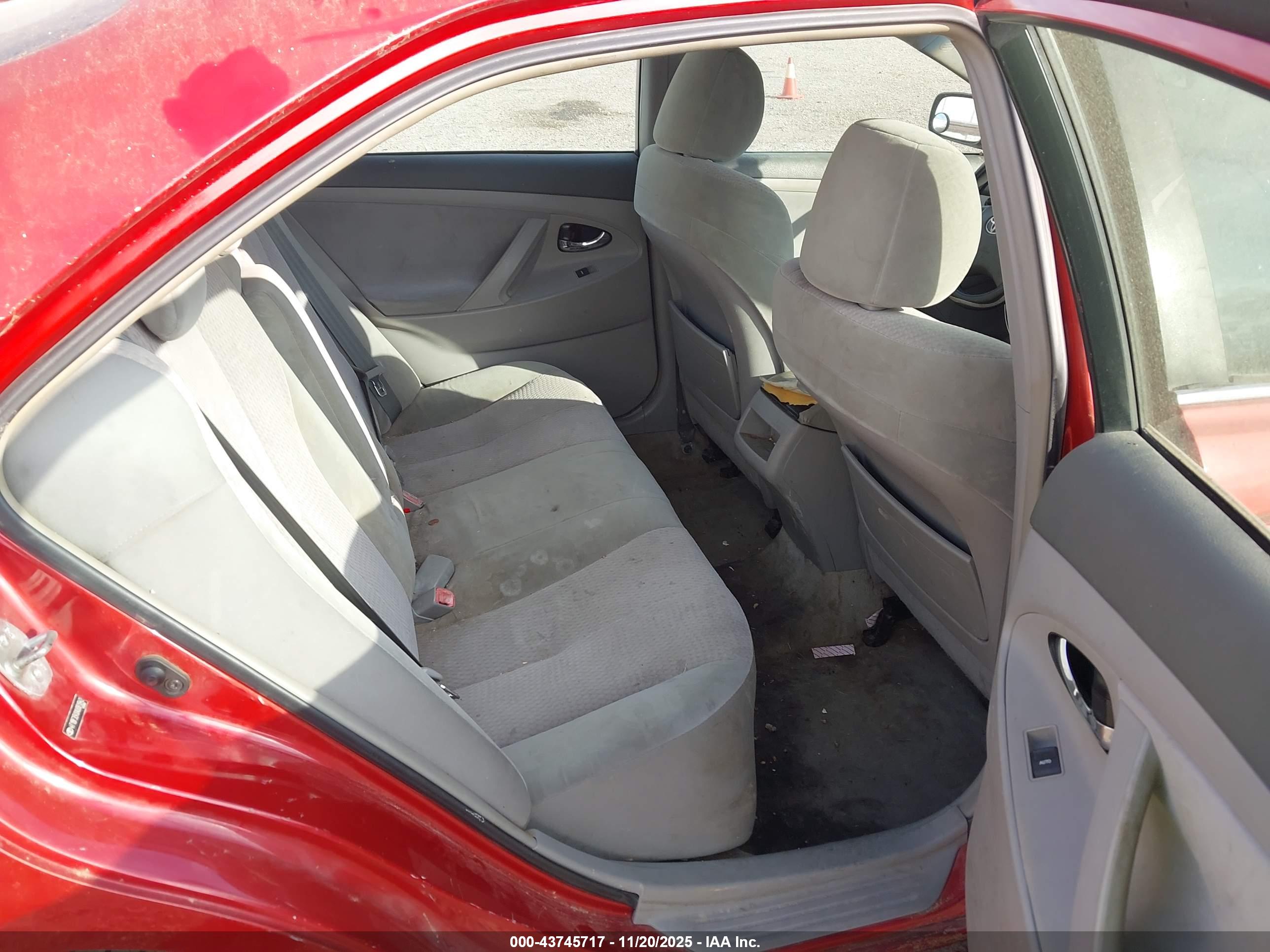 TOYOTA CAMRY image 8