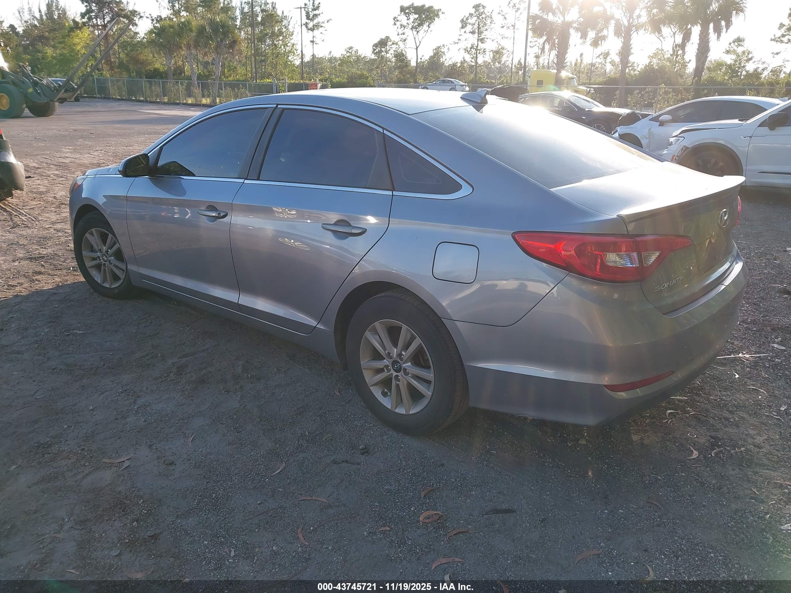 HYUNDAI SONATA image 3