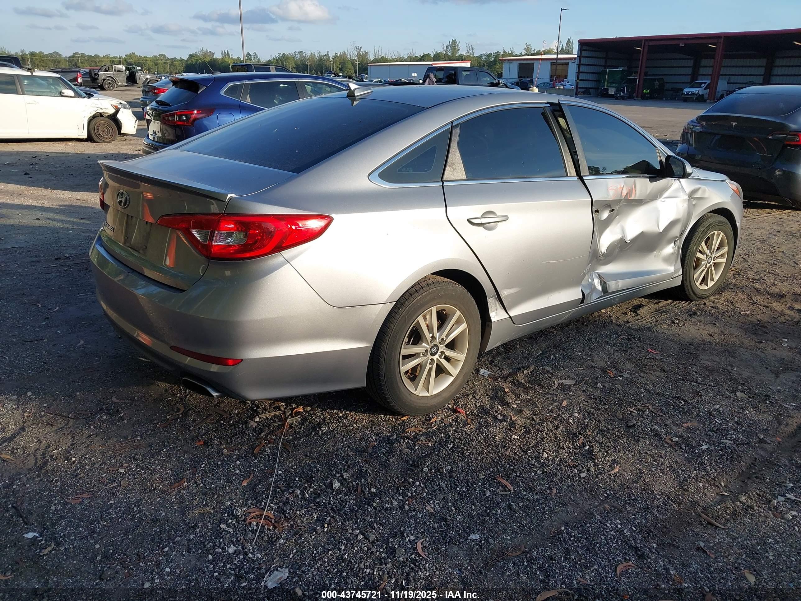 HYUNDAI SONATA image 4