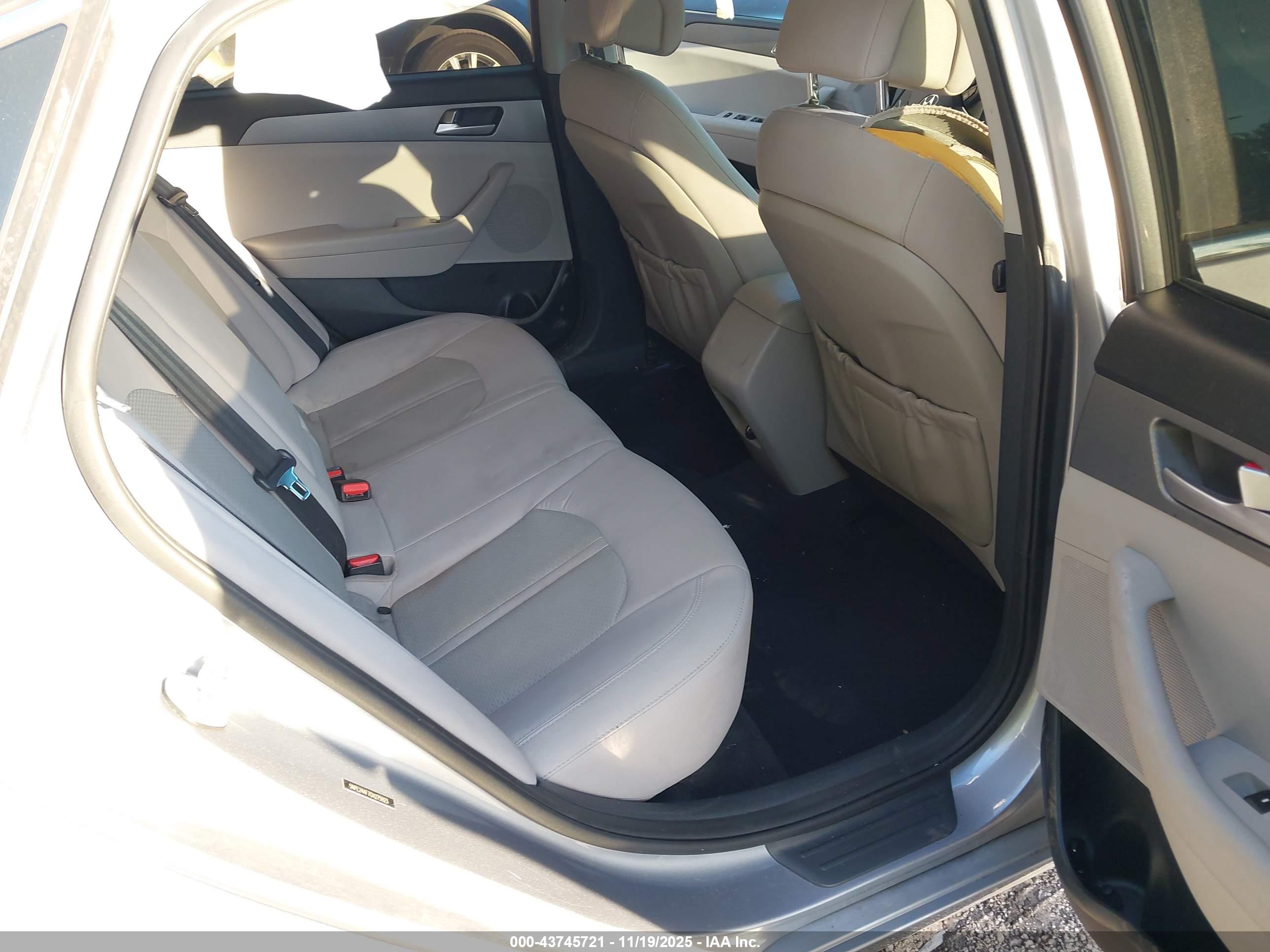 HYUNDAI SONATA image 8