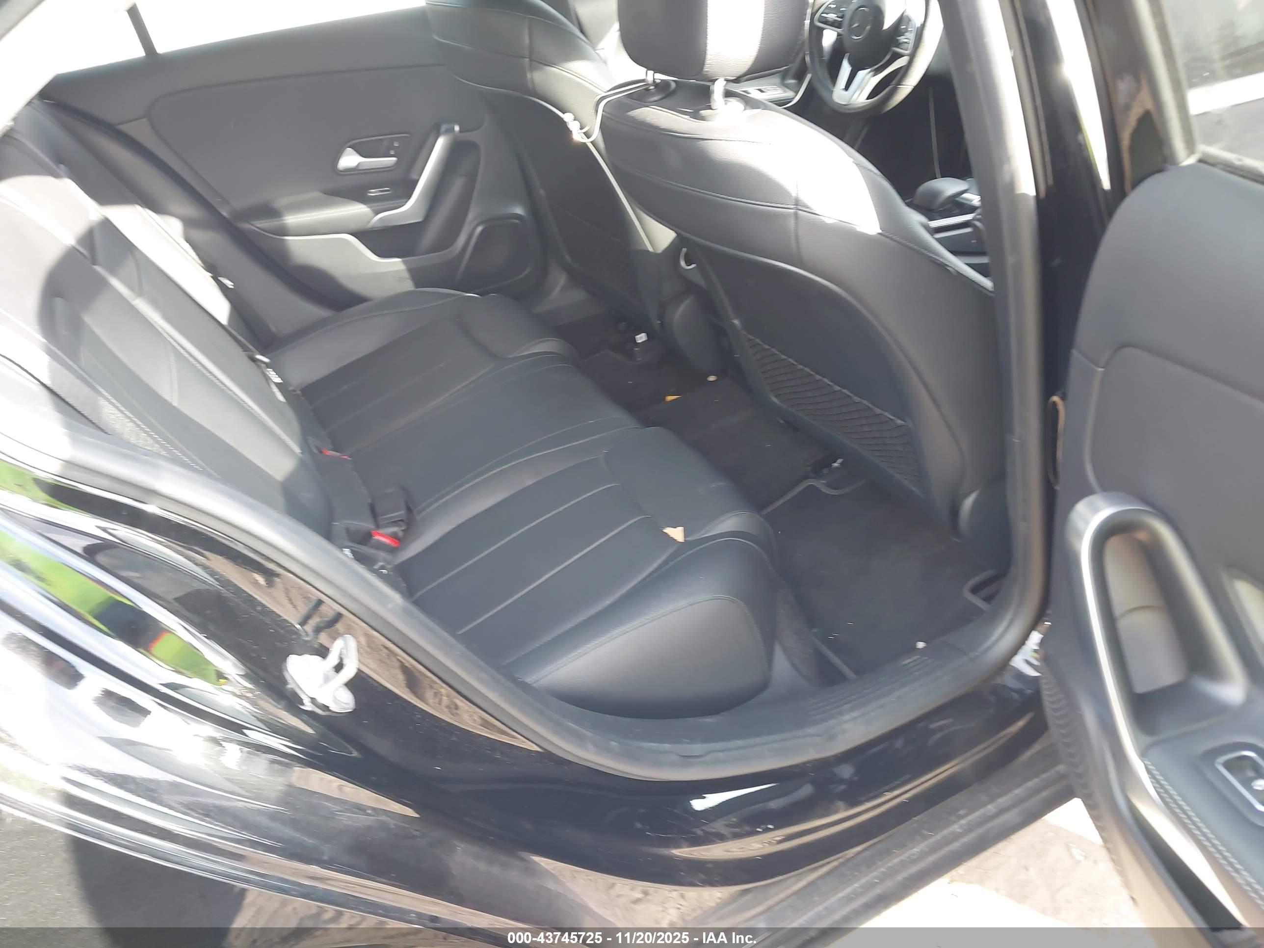 MERCEDES-BENZ A image 8