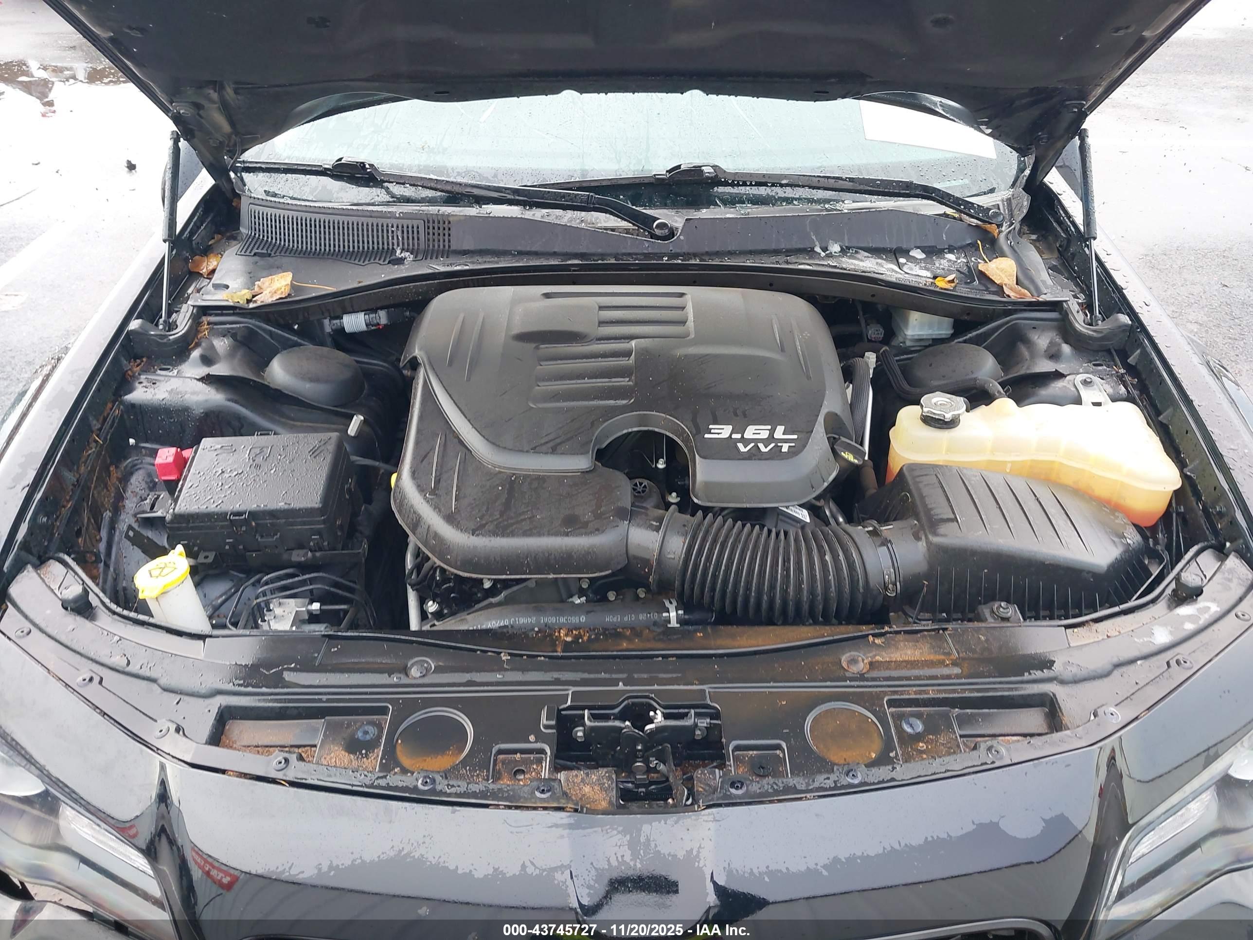 CHRYSLER 300 image 10