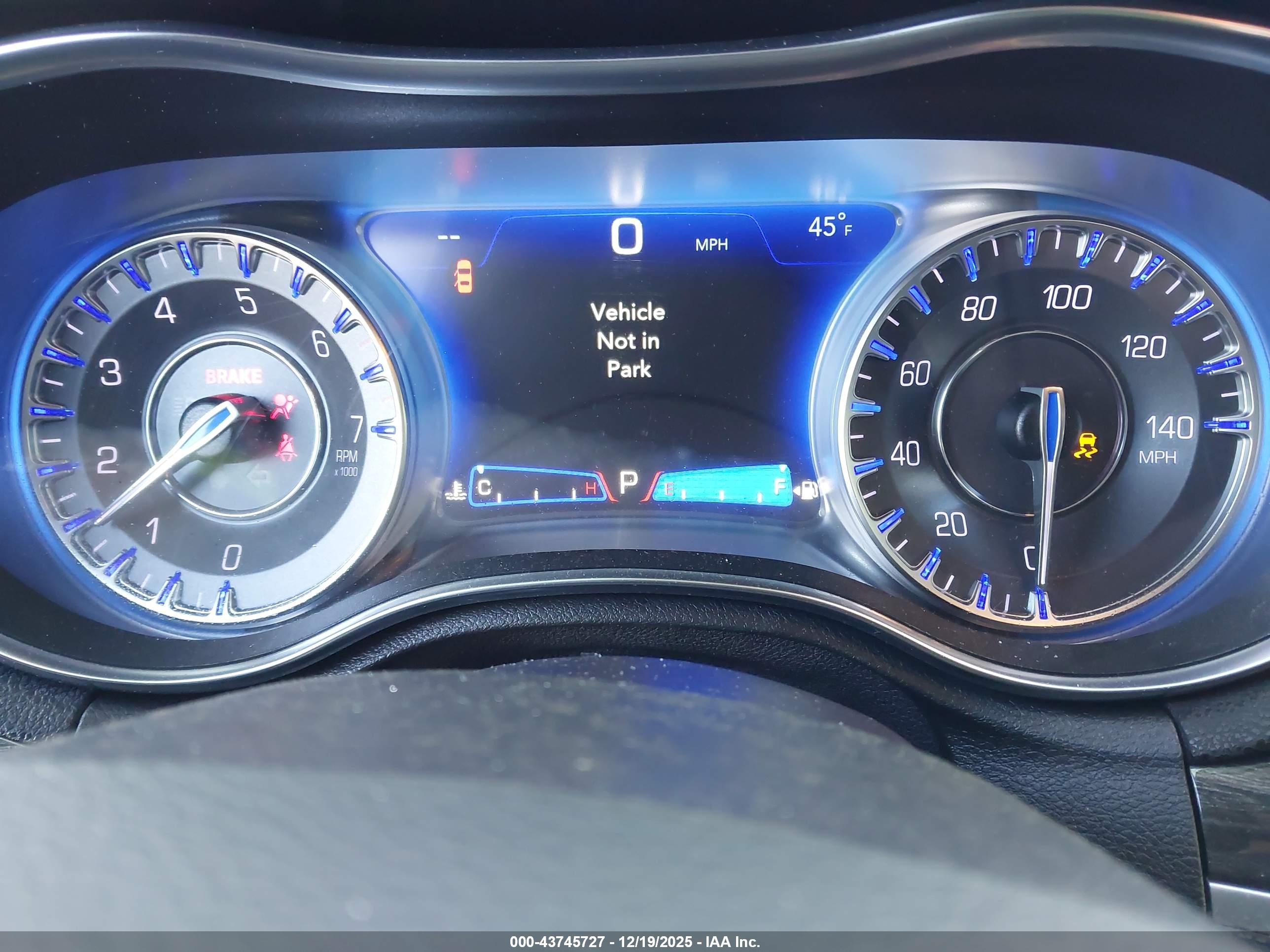 CHRYSLER 300 image 7