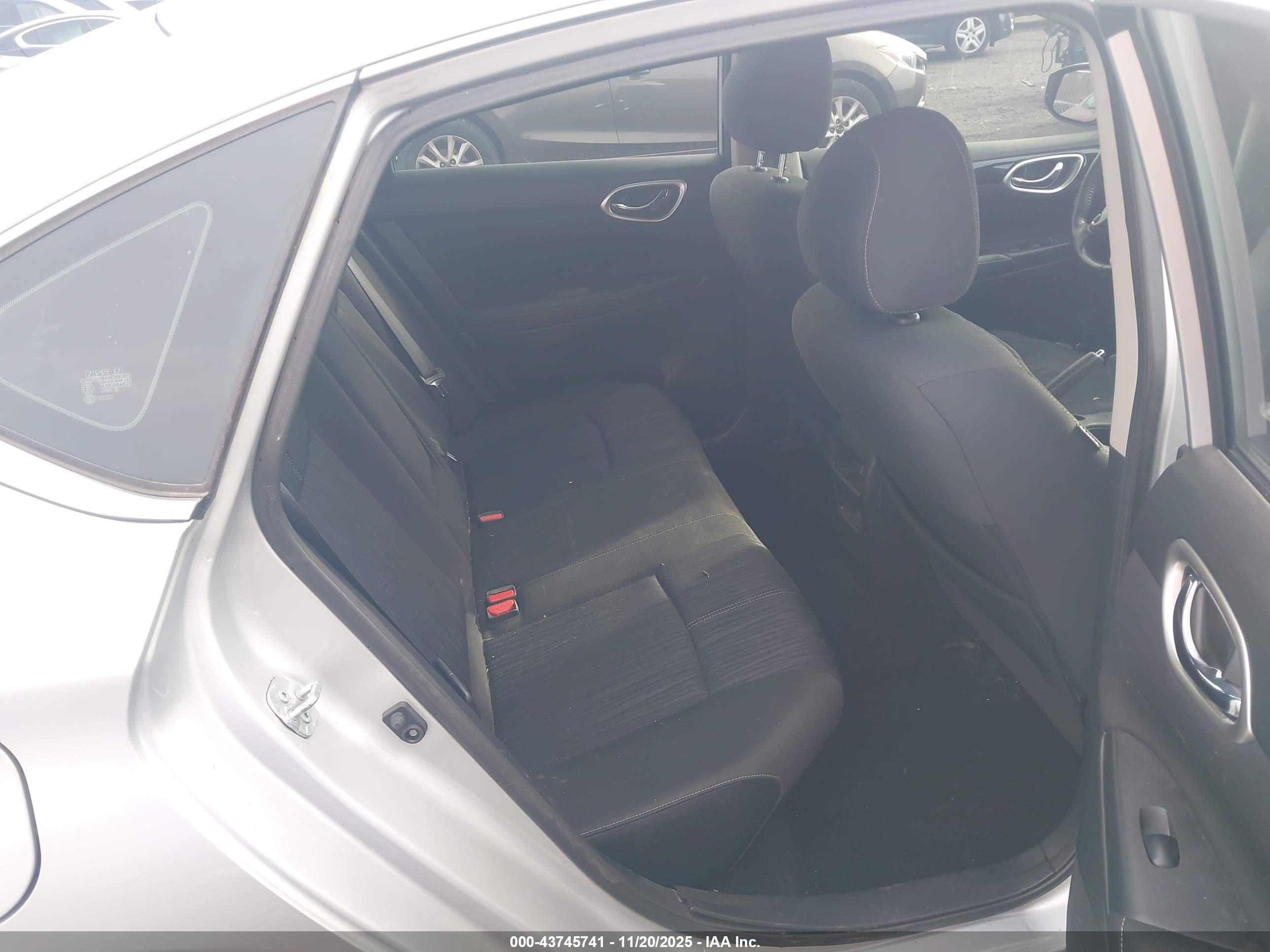 NISSAN SENTRA image 8