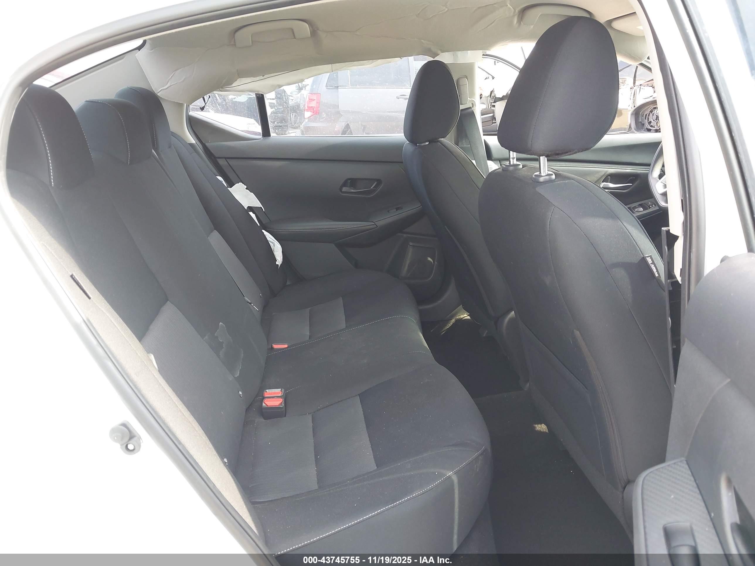 NISSAN SENTRA image 8