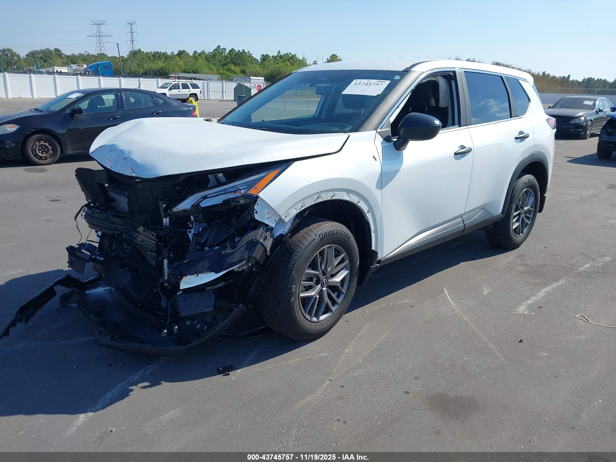 NISSAN ROGUE image 2