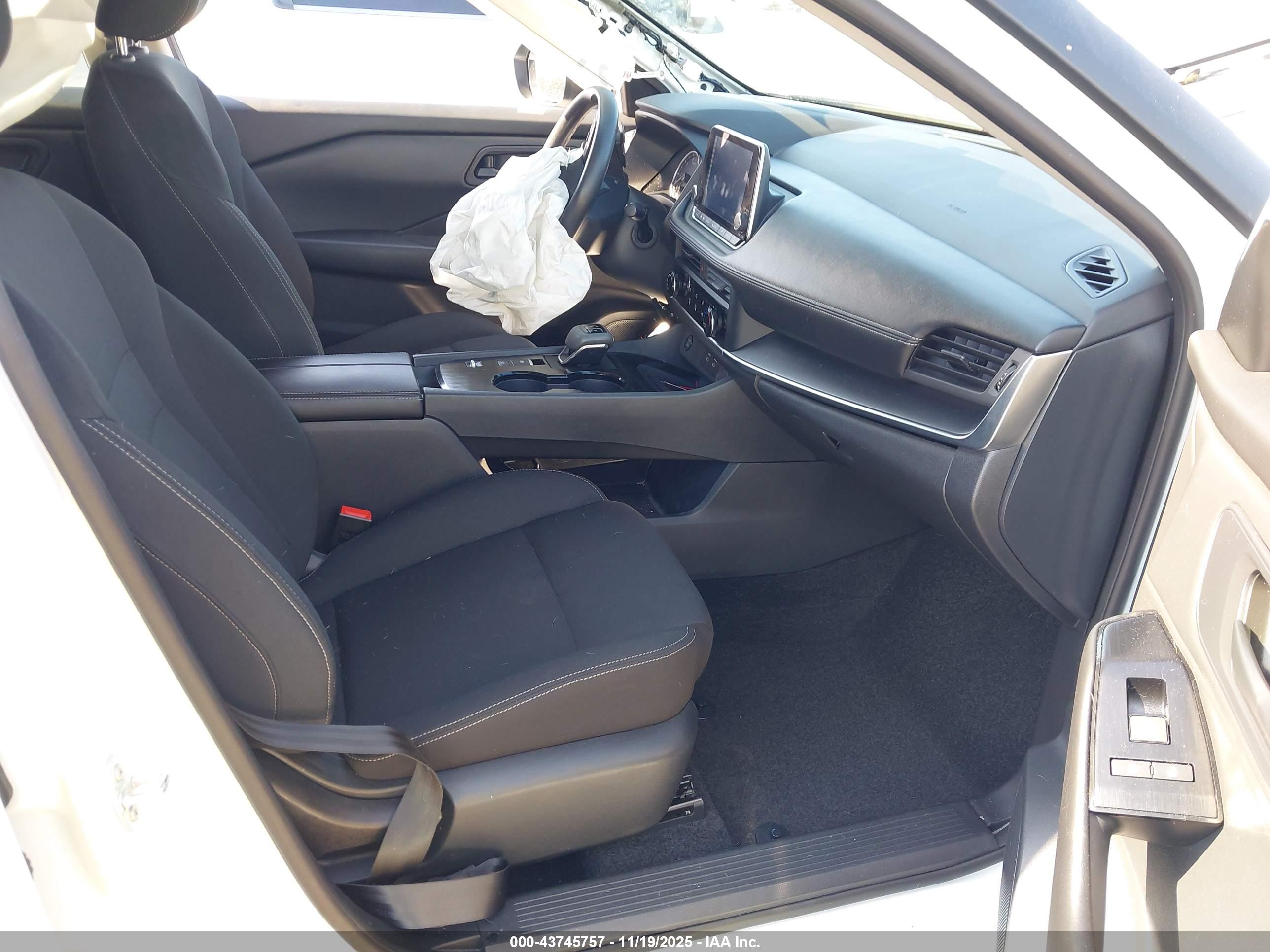 NISSAN ROGUE image 5
