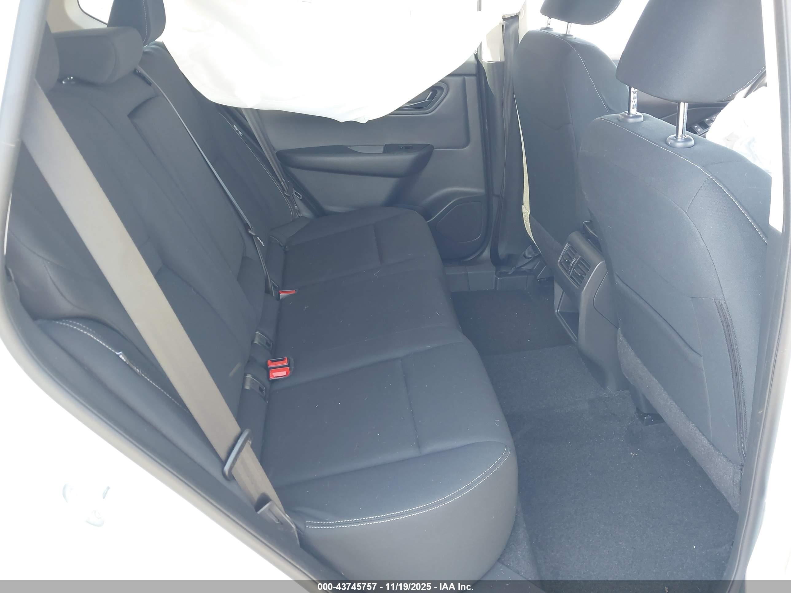 NISSAN ROGUE image 8