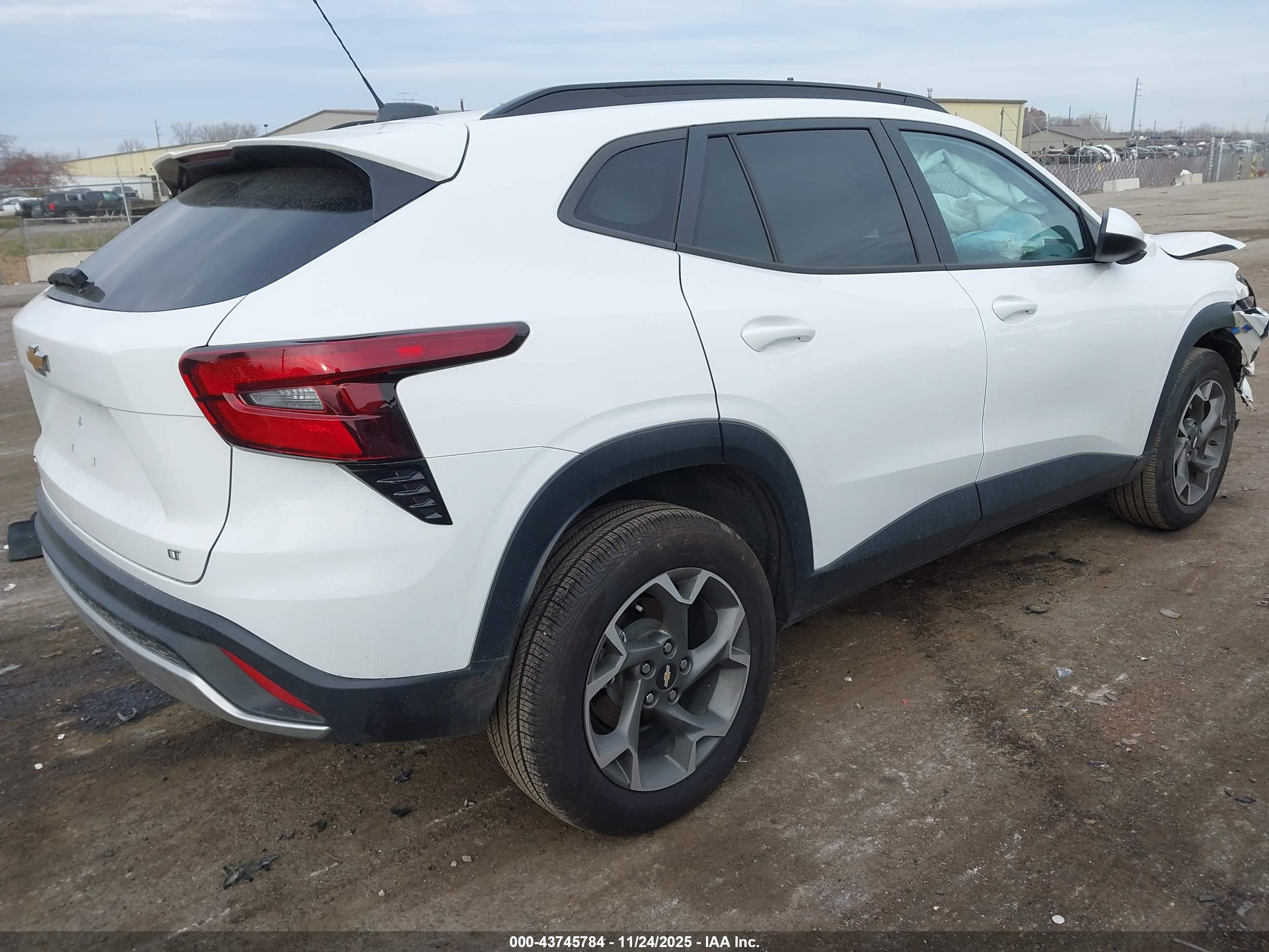 CHEVROLET TRAX image 4
