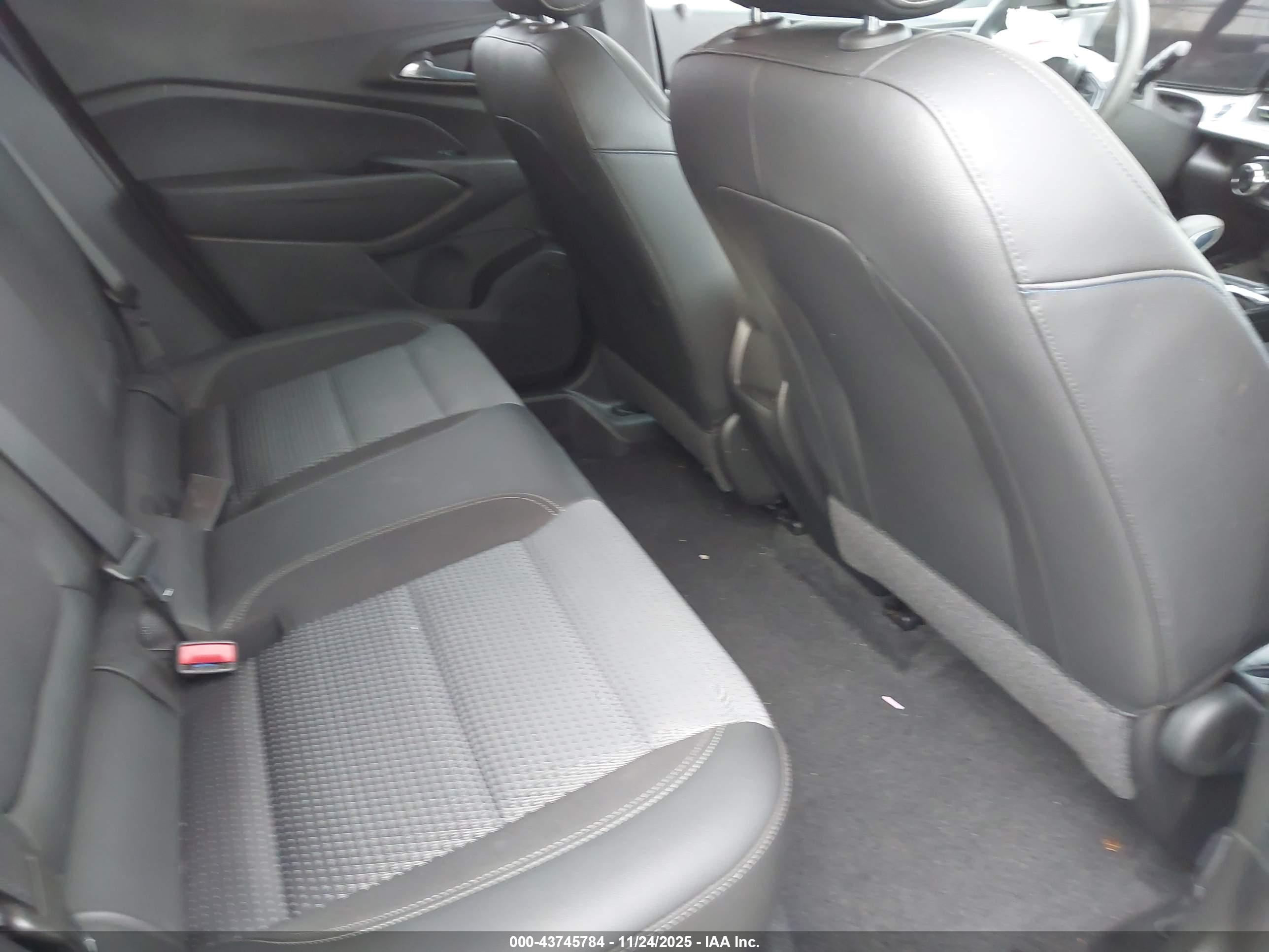 CHEVROLET TRAX image 8