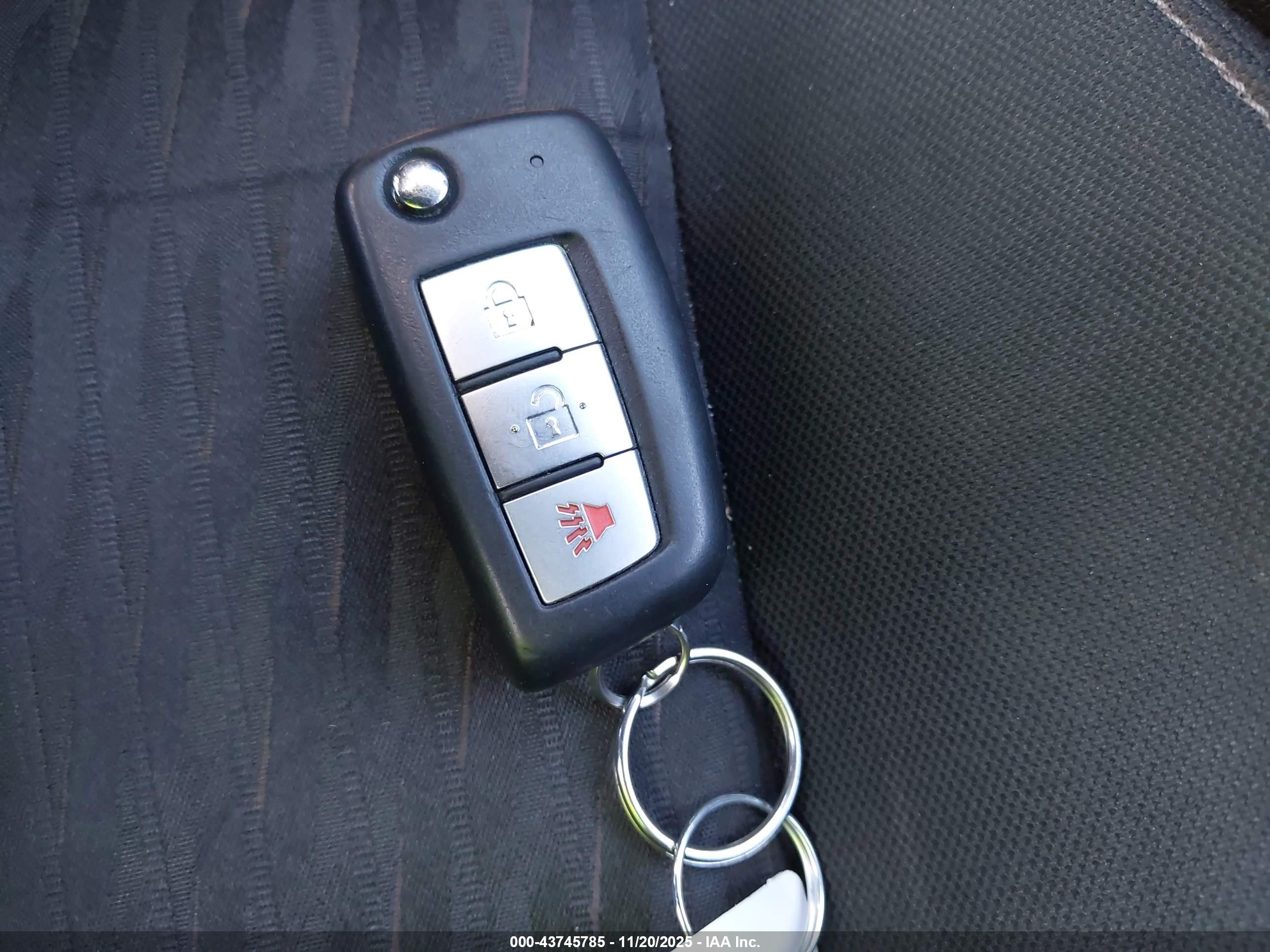 NISSAN ROGUE image 11