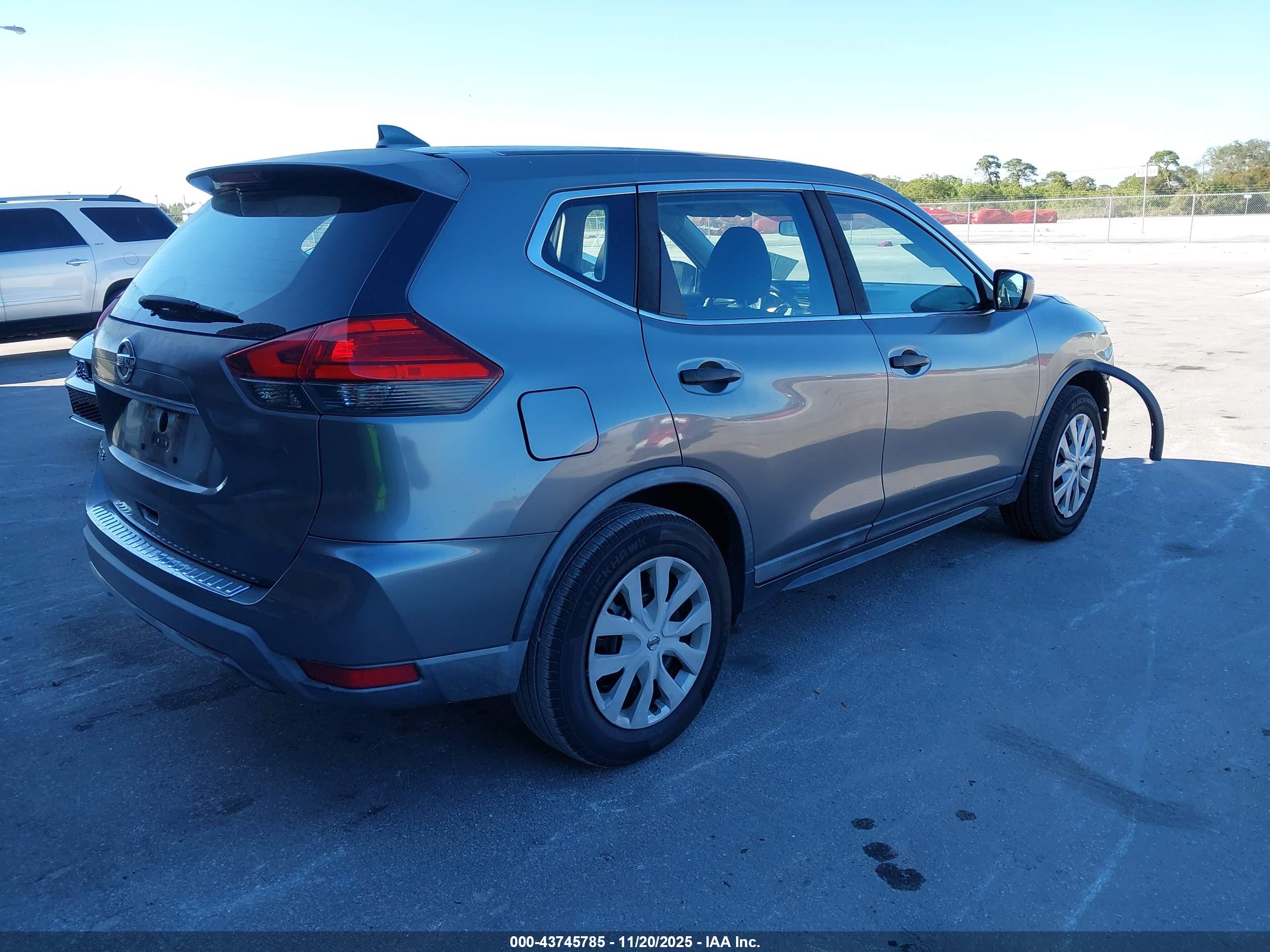 NISSAN ROGUE image 4