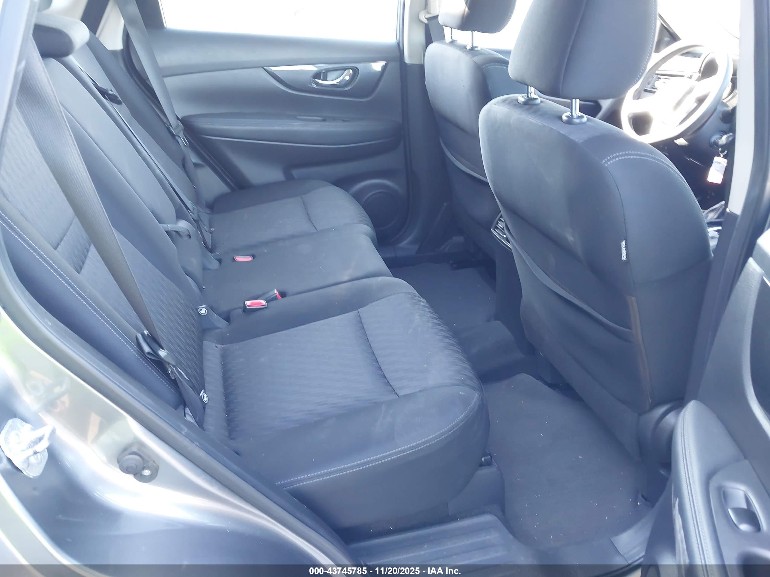 NISSAN ROGUE image 8