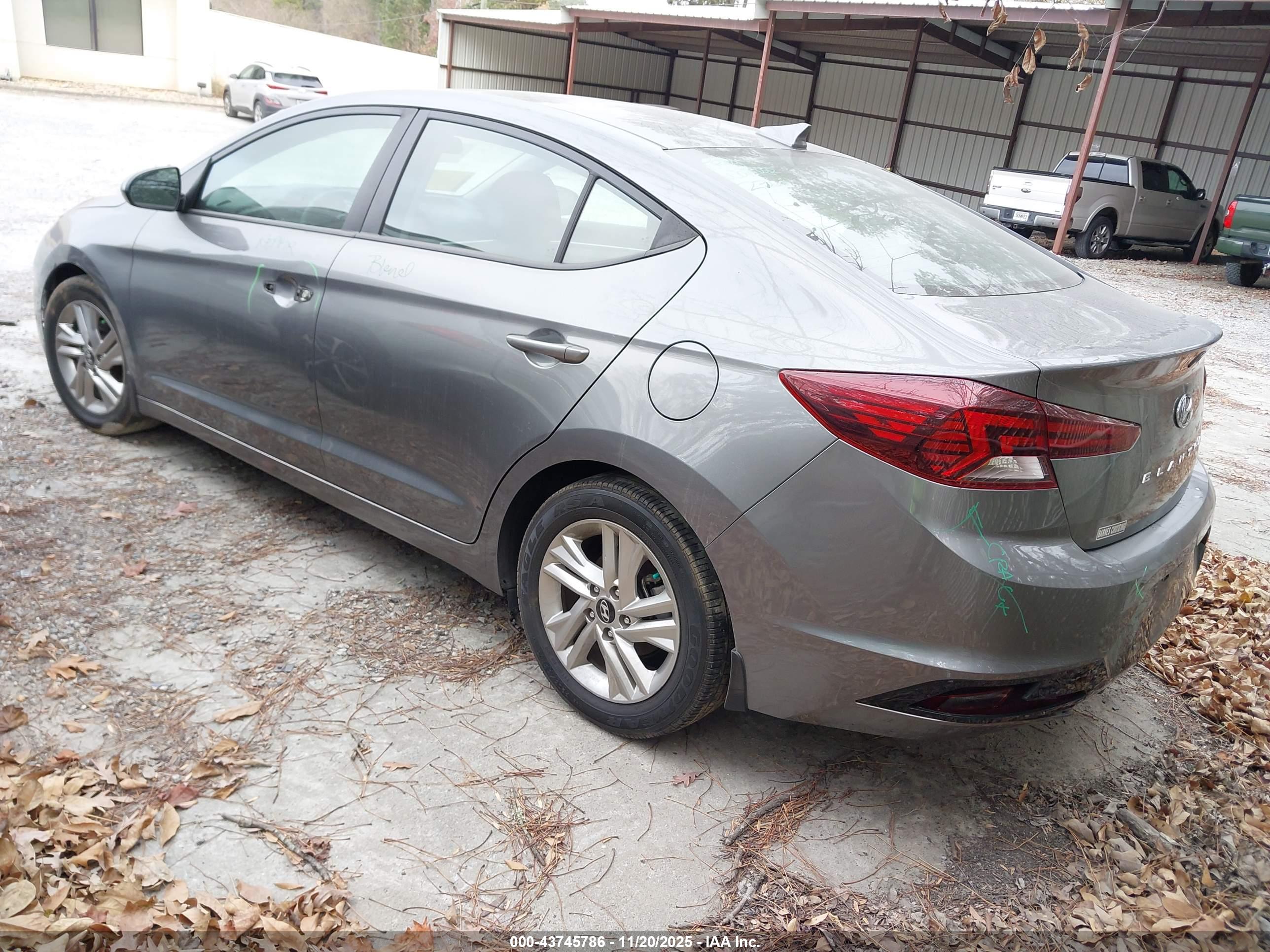 HYUNDAI ELANTRA image 3